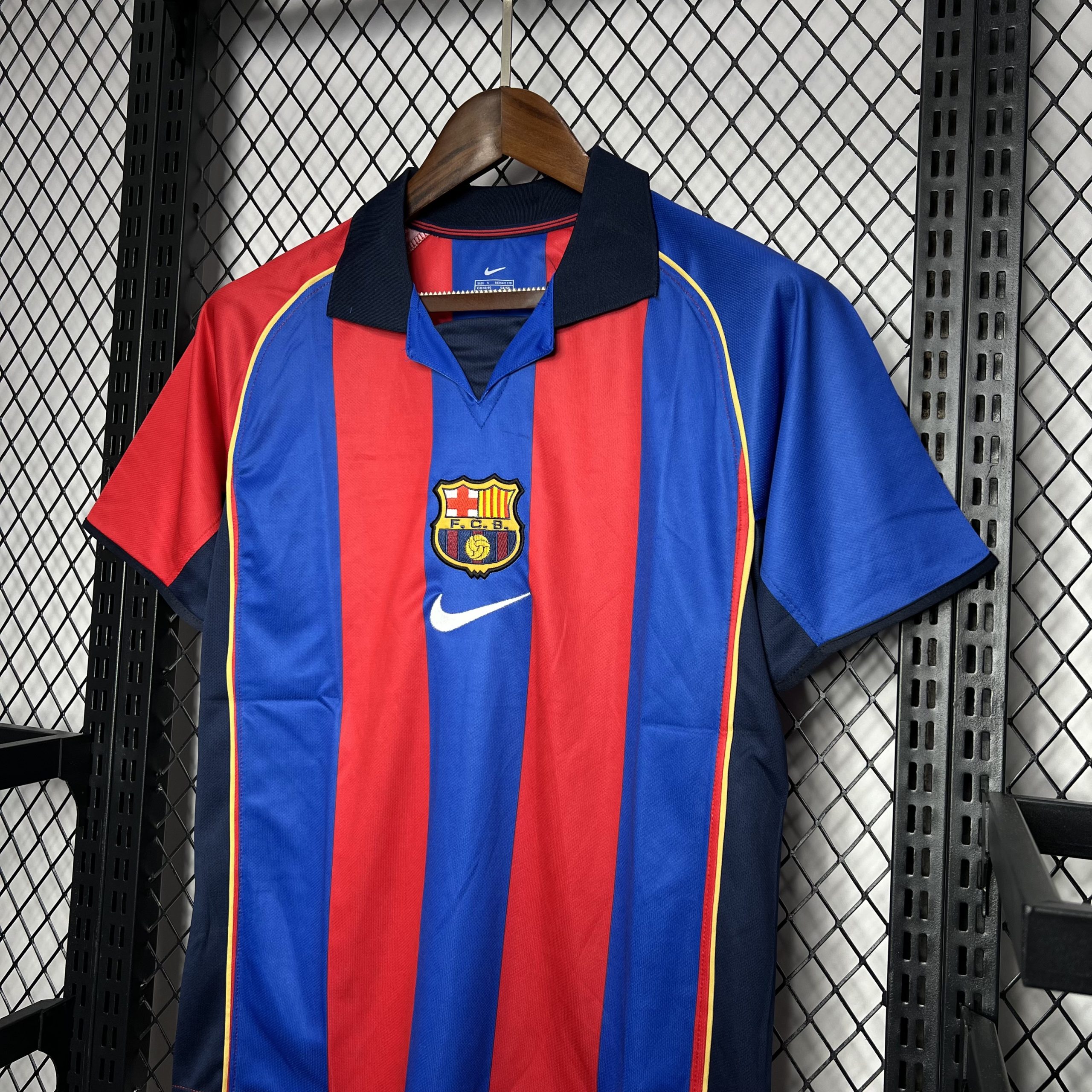 Barcelona 2001/02 Home Retro Jersey - Image 2
