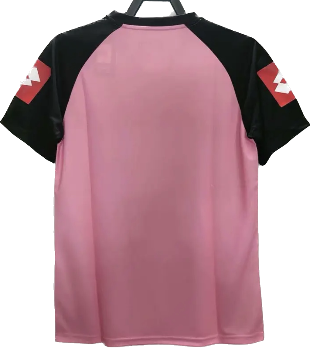 2002/03 Juventus Goalkeeper Retro Jersey Pink Fan Version - Image 2