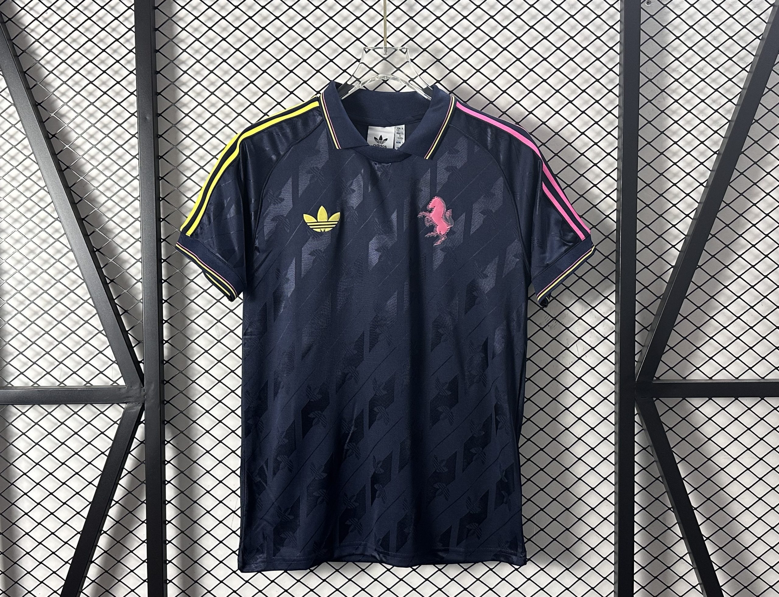 Juventus 2024/25 Special Edition Retro Jersey (Fan Version) - Image 5