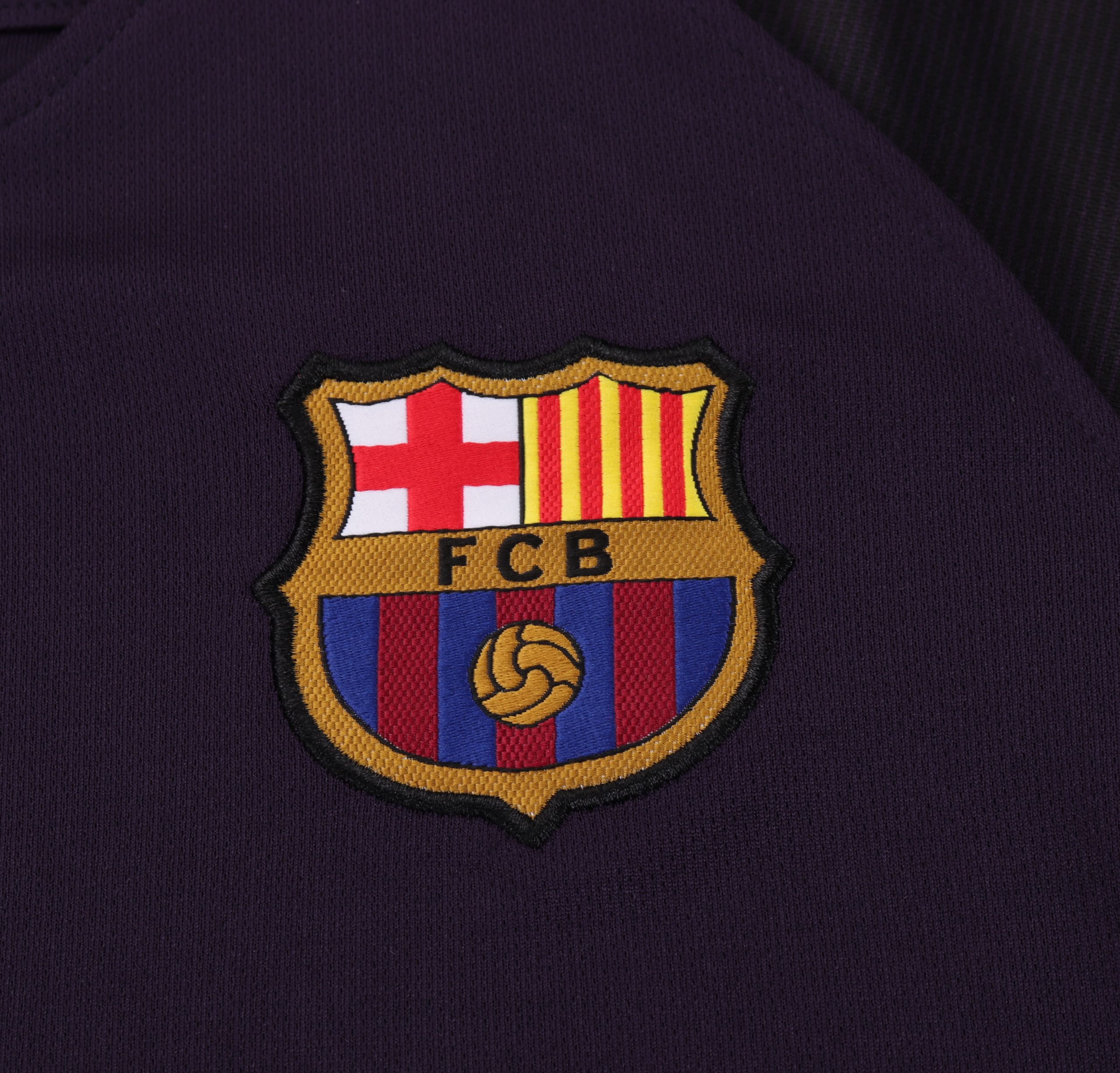 Barcelona 2016/17 Away Kids Kit - Image 5
