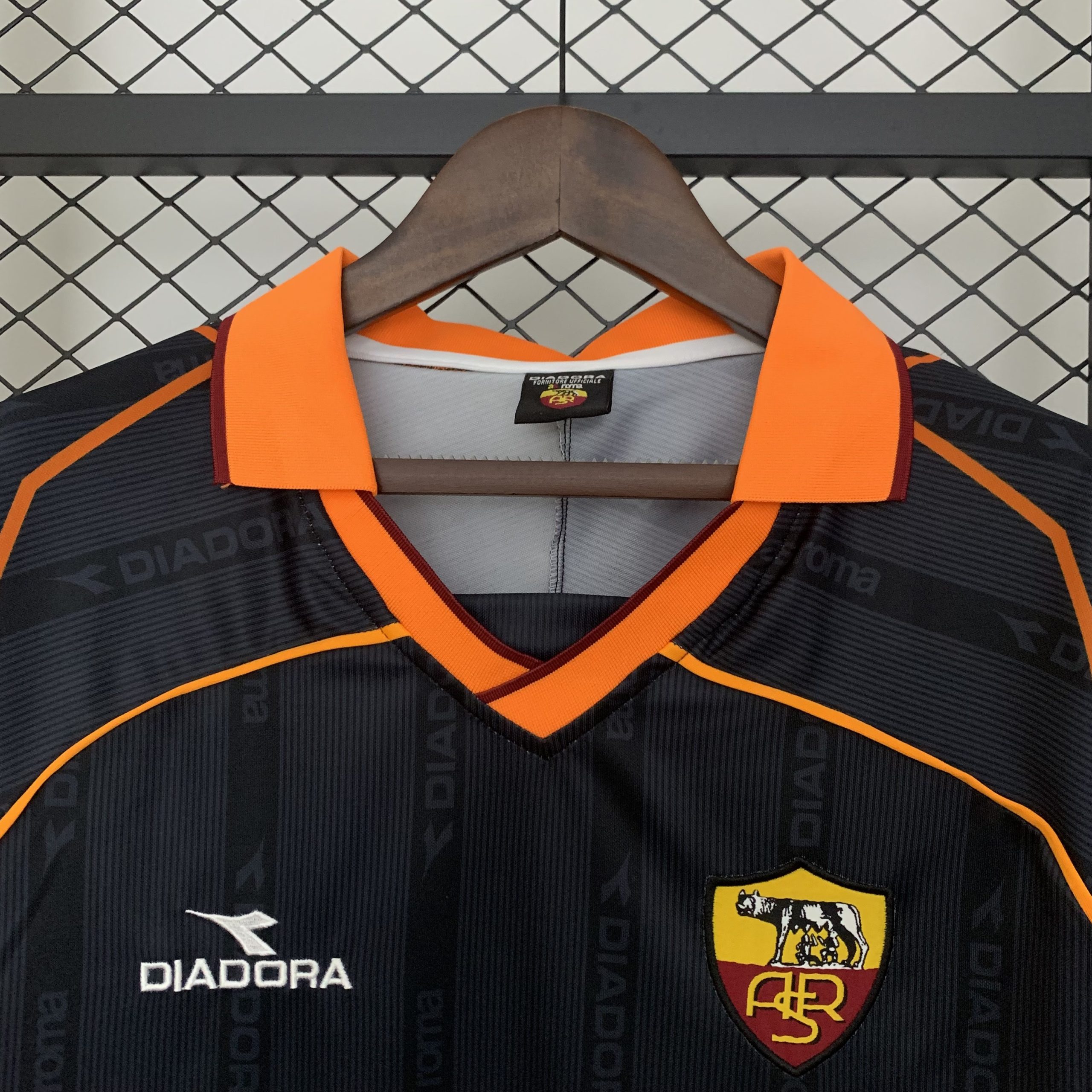 Roma 1999/00 Away Retro Jersey - Image 5