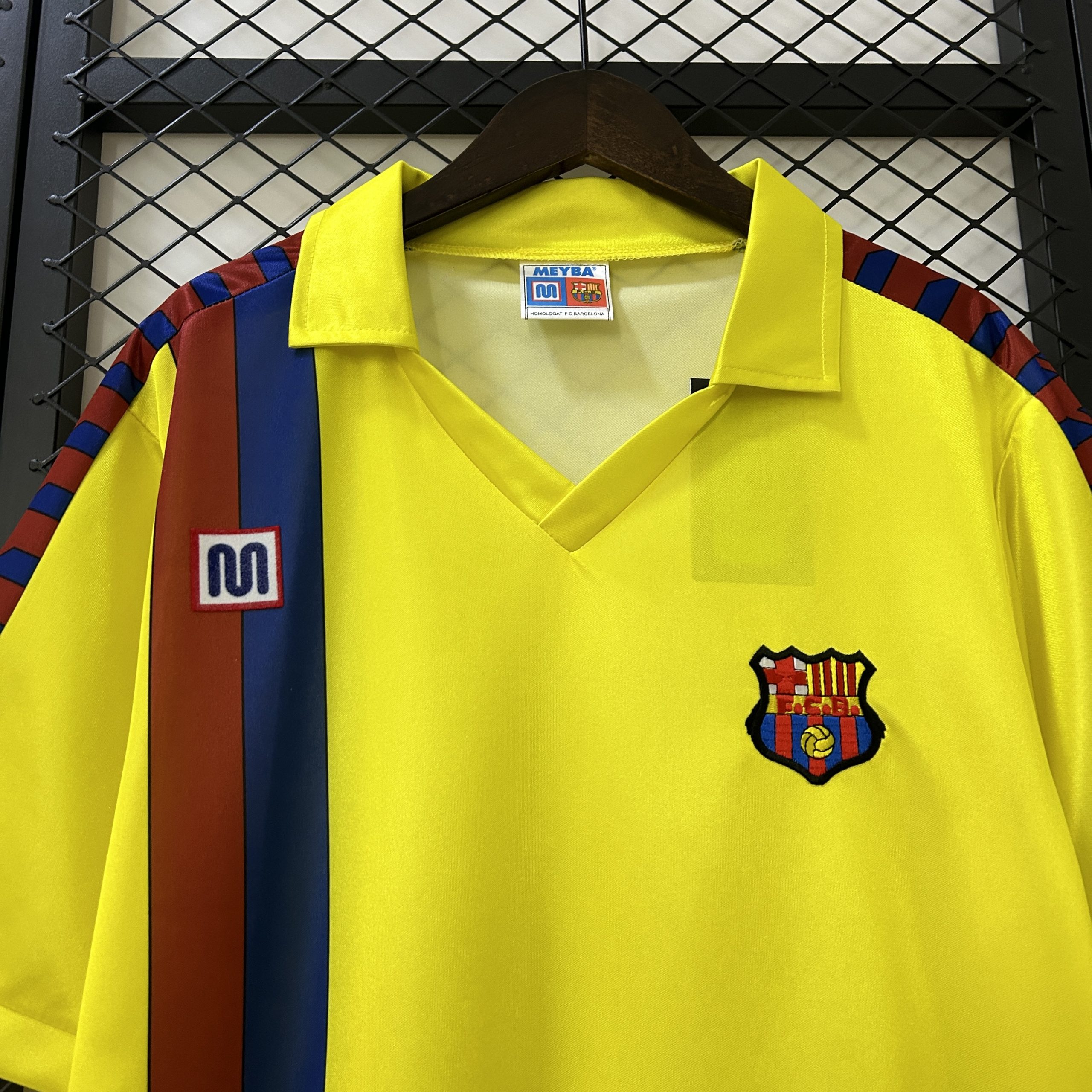 Barcelona 1982/84 Away Retro Jersey (Fan Version) - Image 2