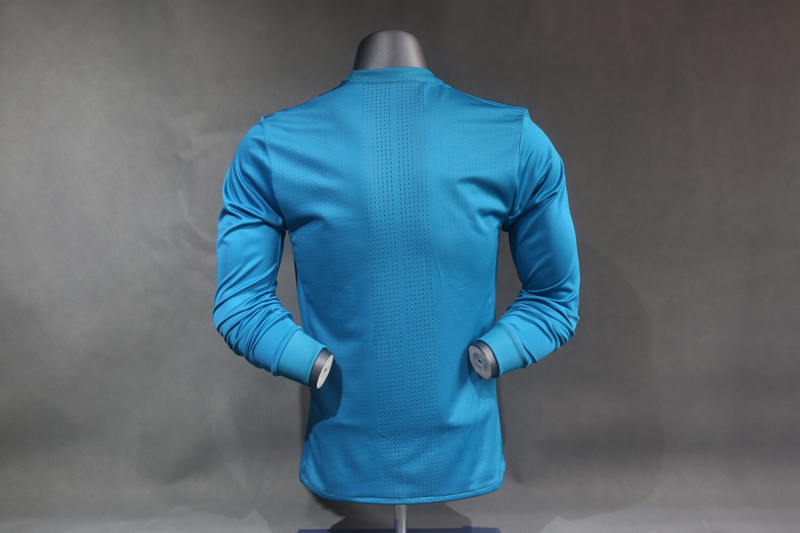 Real Madrid 2017/18 Third Retro Jersey (Player Version, Long Sleeve) - Image 2