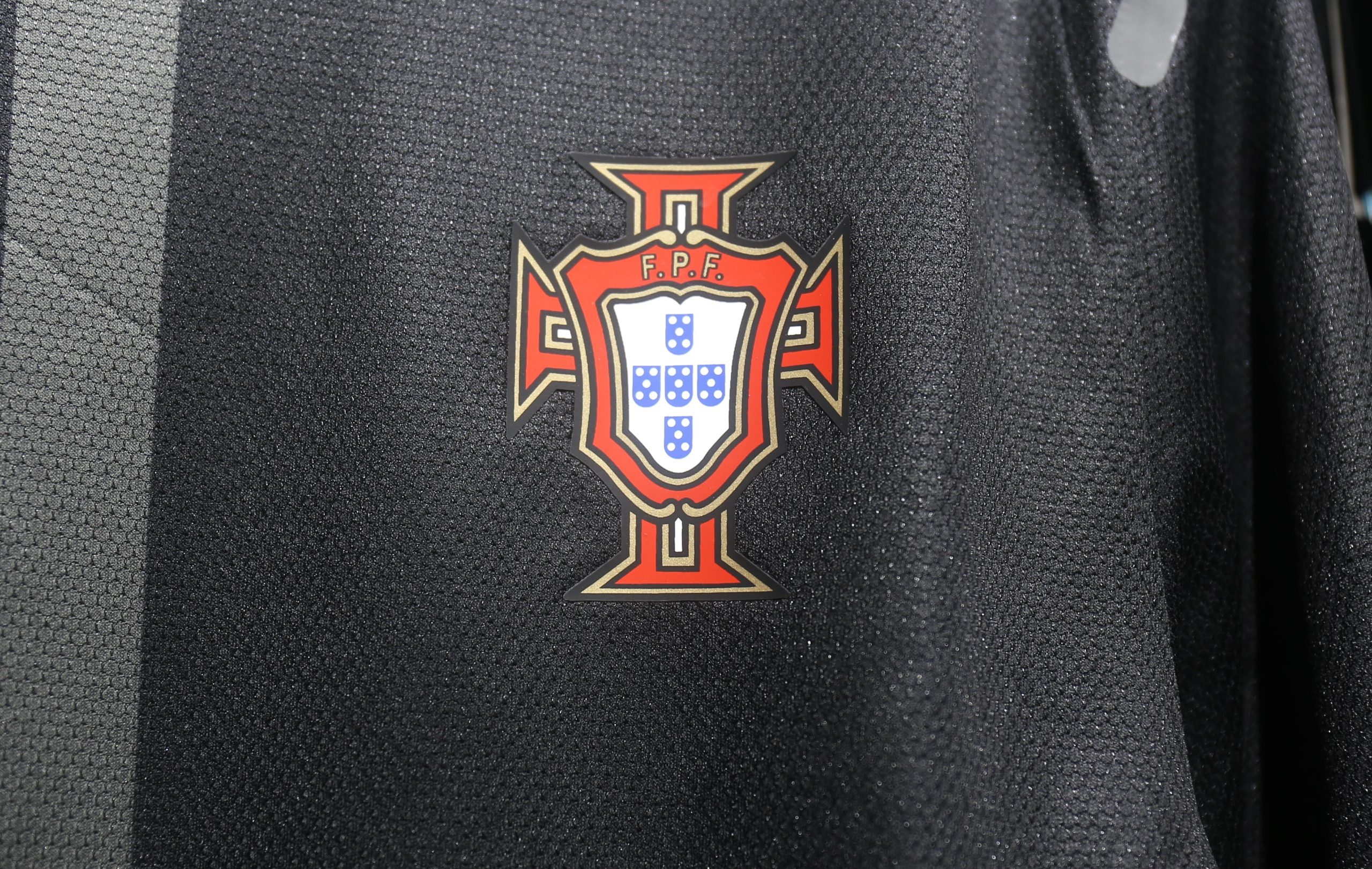 Portugal 2013 Away Retro Jersey (Player Version) - Image 4