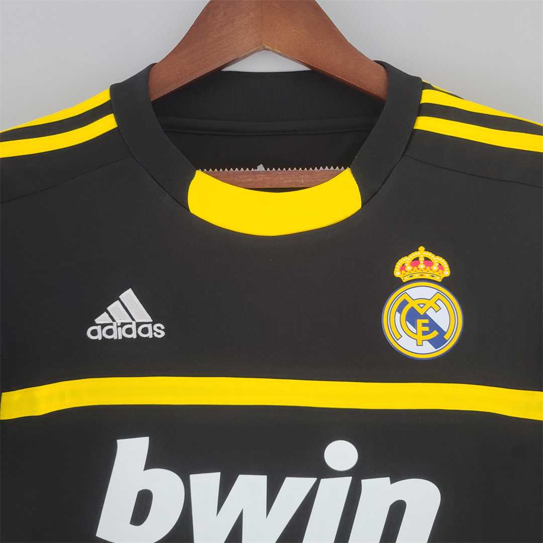 2011/12 Real Madrid Goalkeeper Retro Jersey Black - Image 2