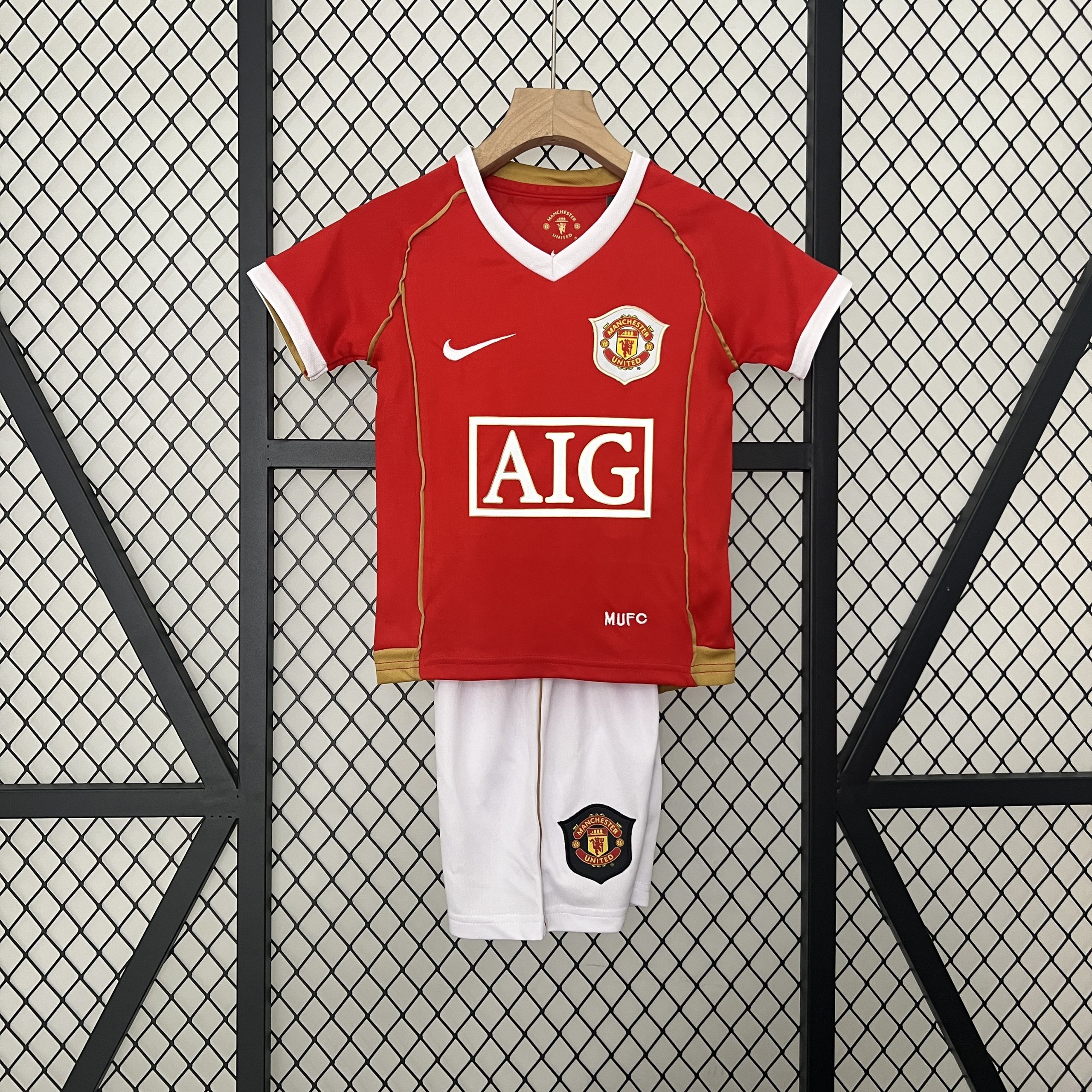 Manchester United 2006/07 Home Kids Kit