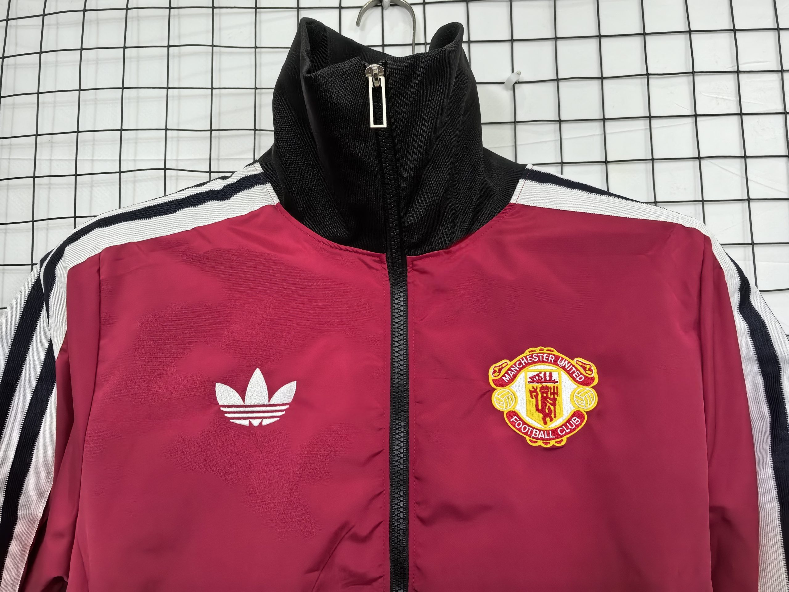Manchester United 2024/25 Retro Windbreaker - Image 3