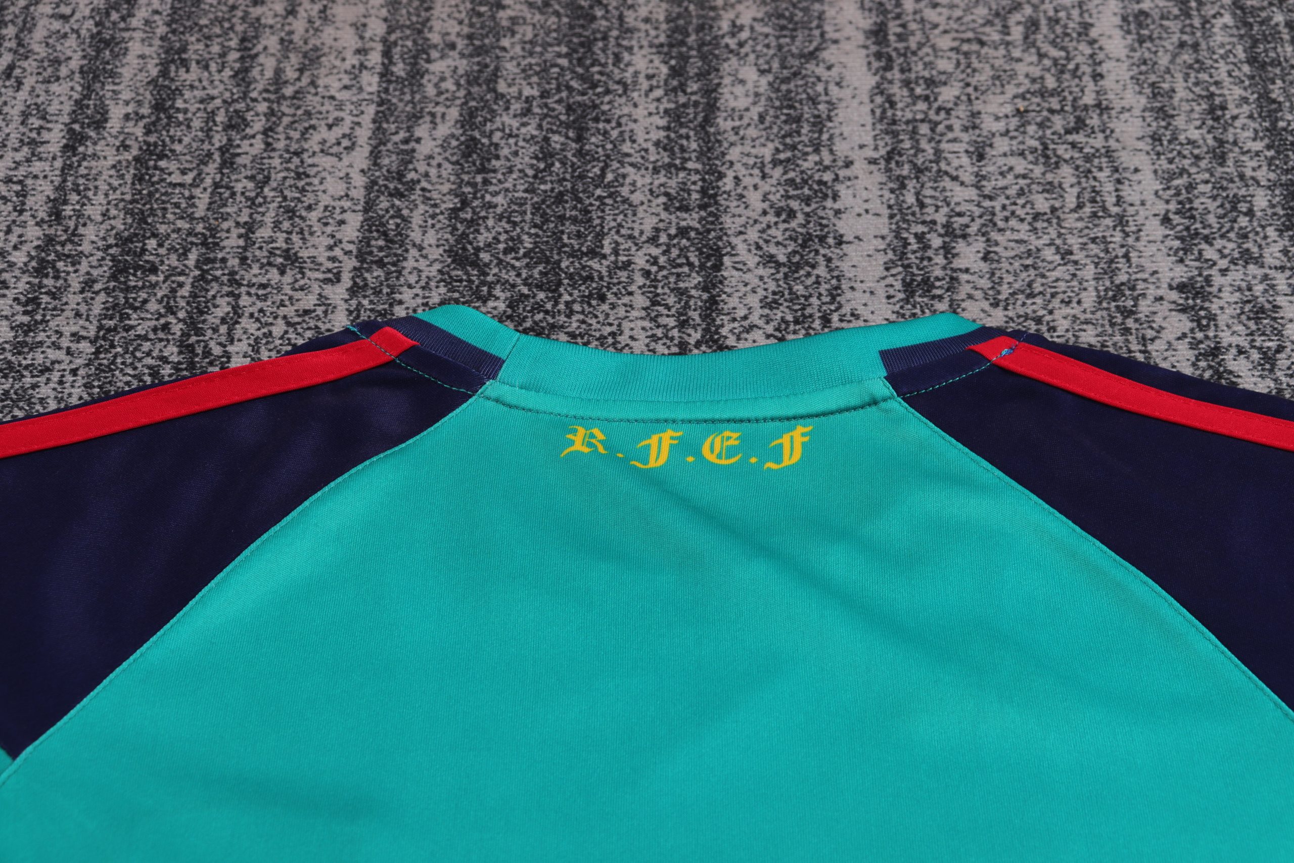 Spain 2010 World Cup Goalkeeper Retro Kids Jersey - Image 5
