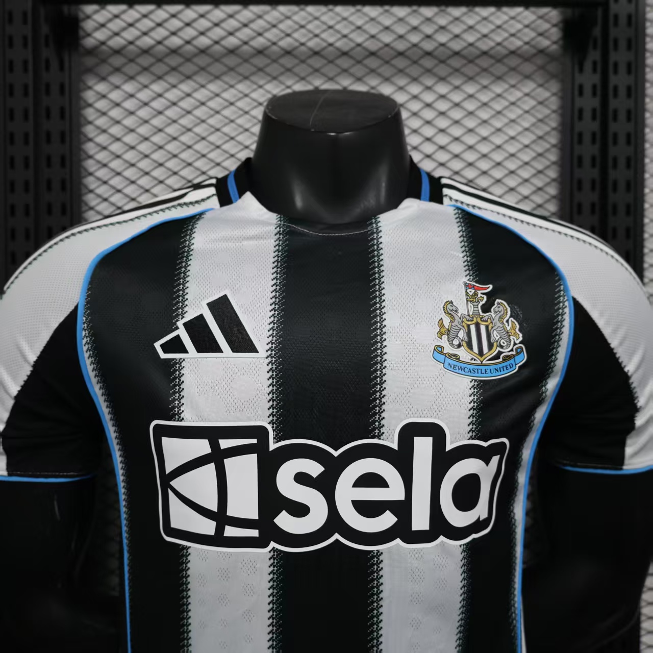 Newcastle United 2025/26 Home Jersey (Player Version) - Image 3