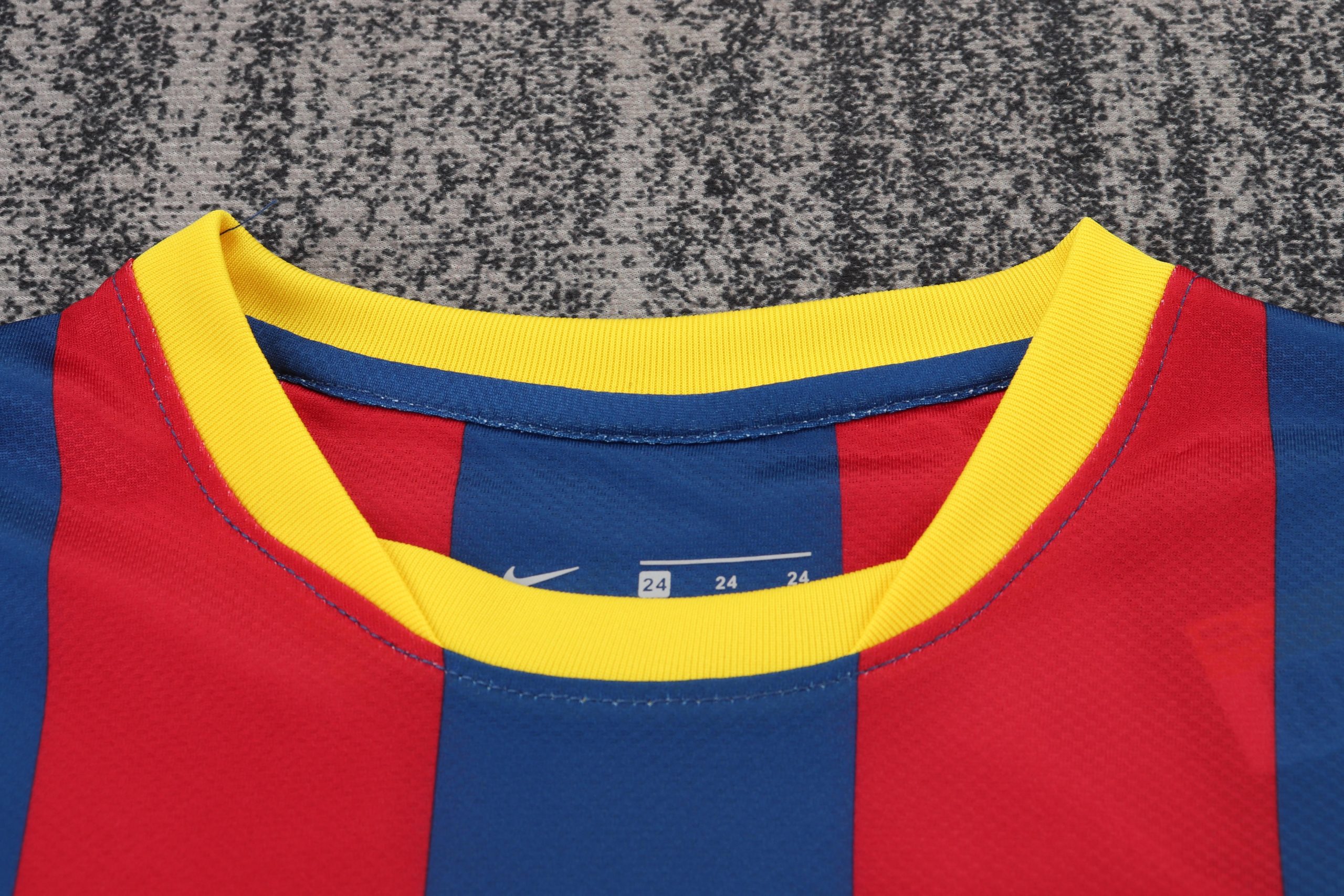 Barcelona 2010/11 Home Retro Kids Jersey (Long Sleeve) - Image 3