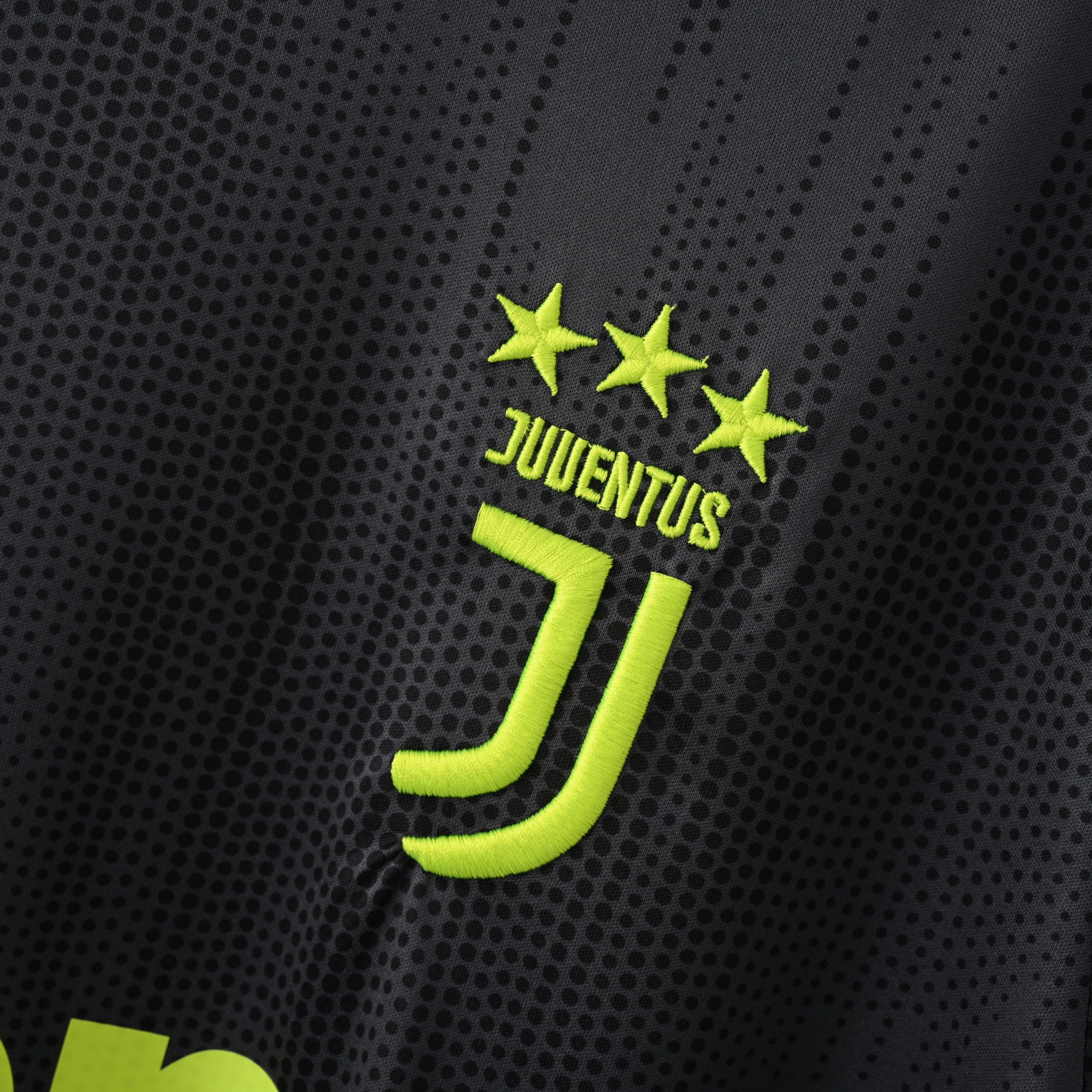 Juventus 2018/19 Away Retro Jersey (Fan Version) - Image 3