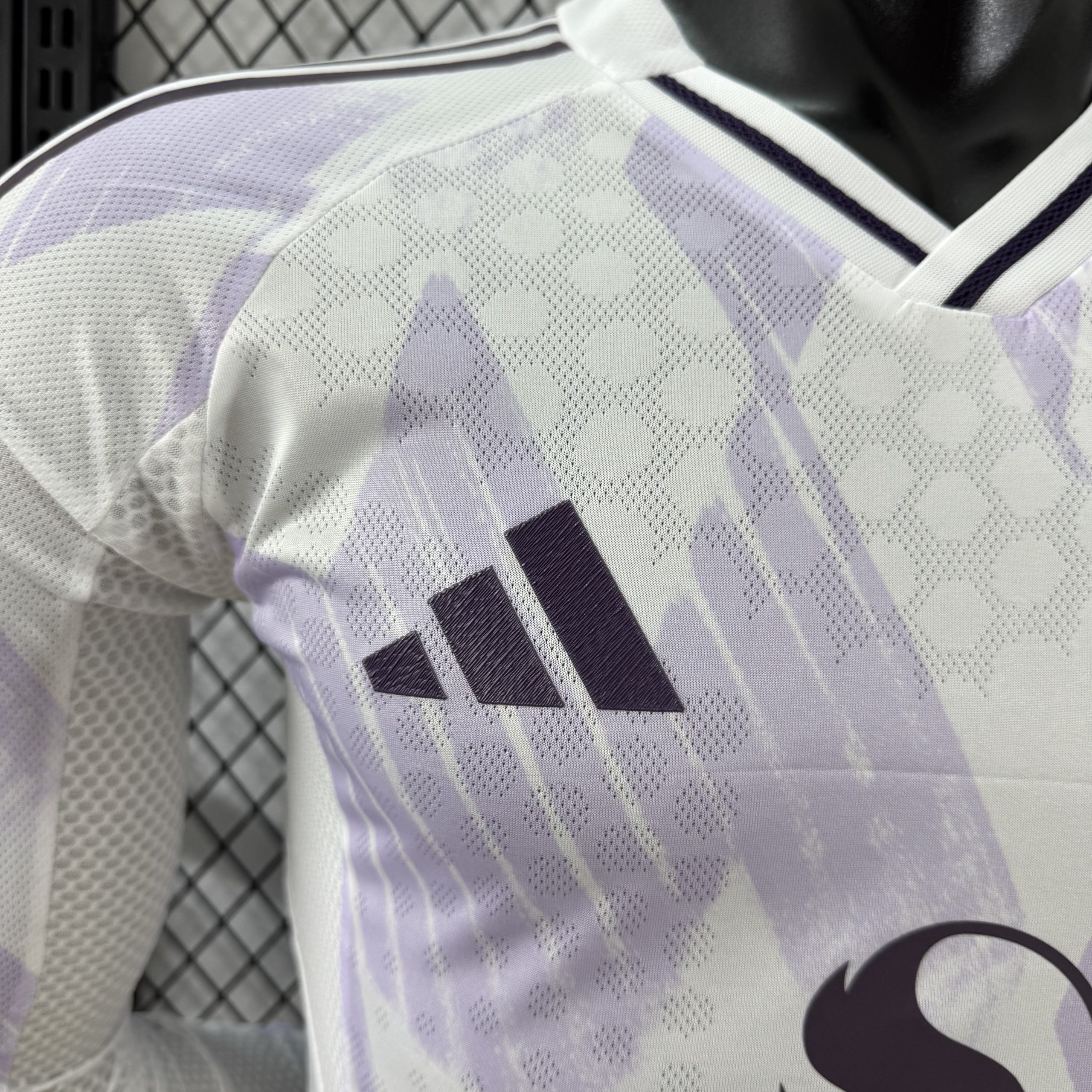 Manchester United 2025/26 Away Jersey (Player Version, Long Sleeve) - Image 3