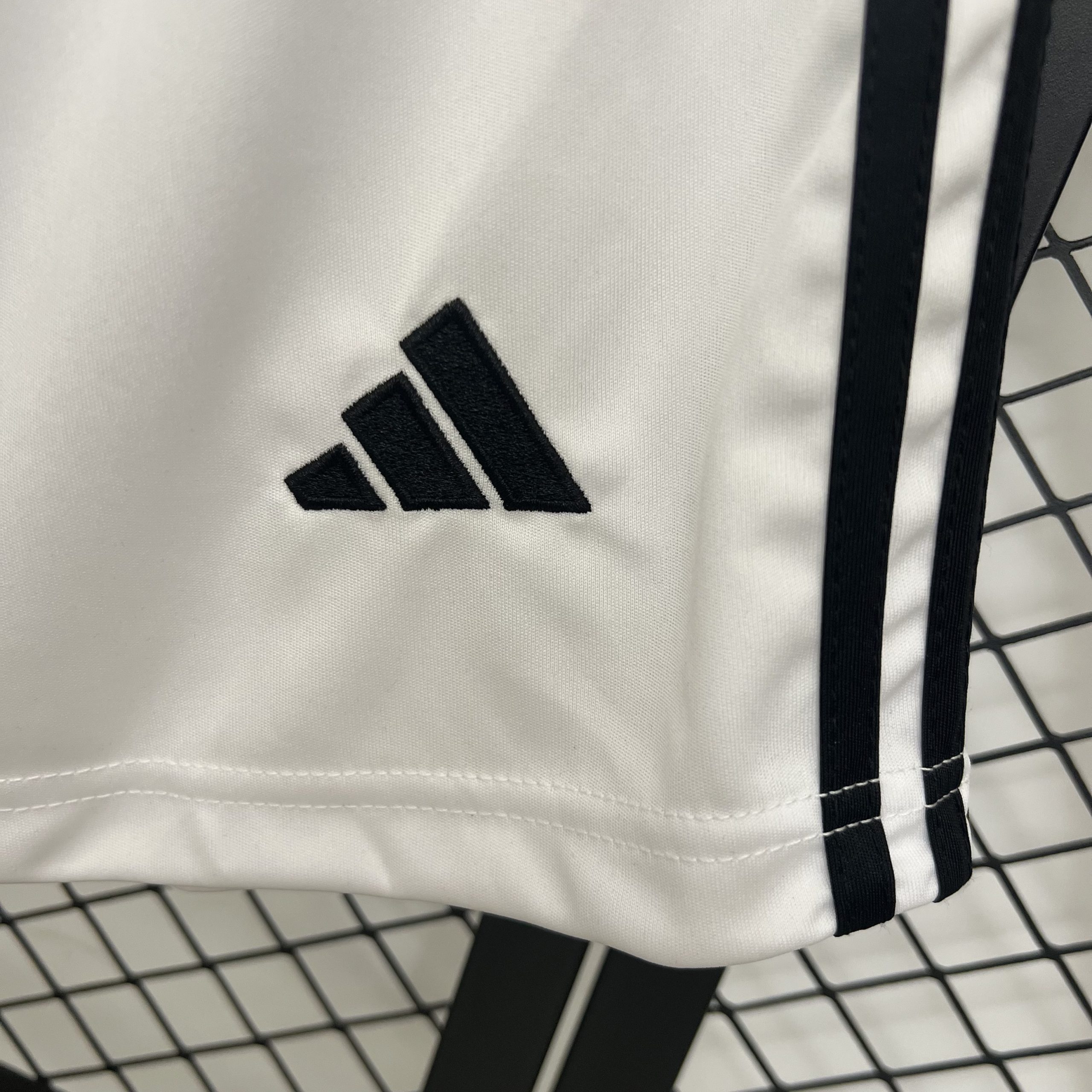 Real Madrid 2025/26 Home Shorts - Image 5