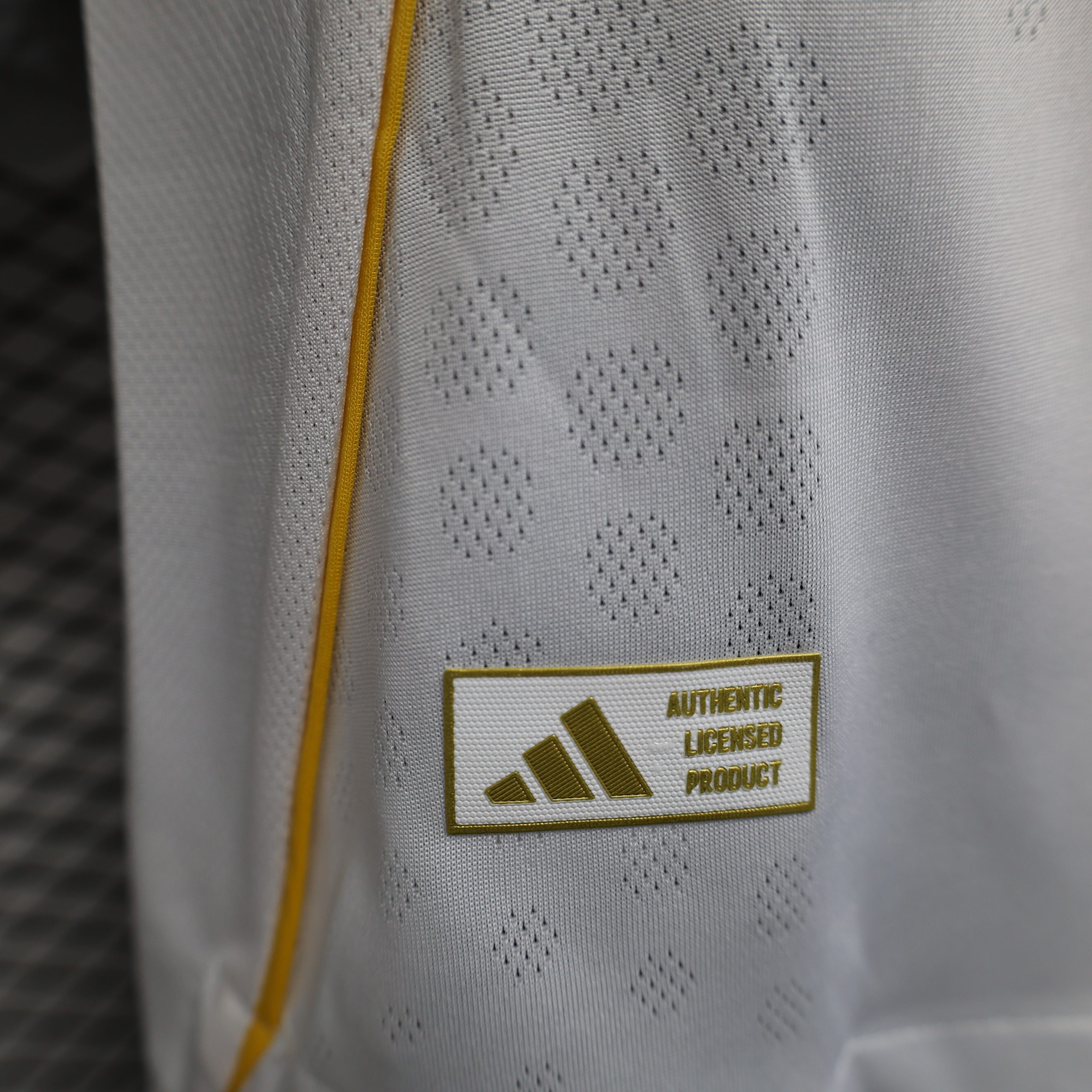 Real Madrid 2025/26 Home Jersey (Player Version, Long Sleeve) - Image 4
