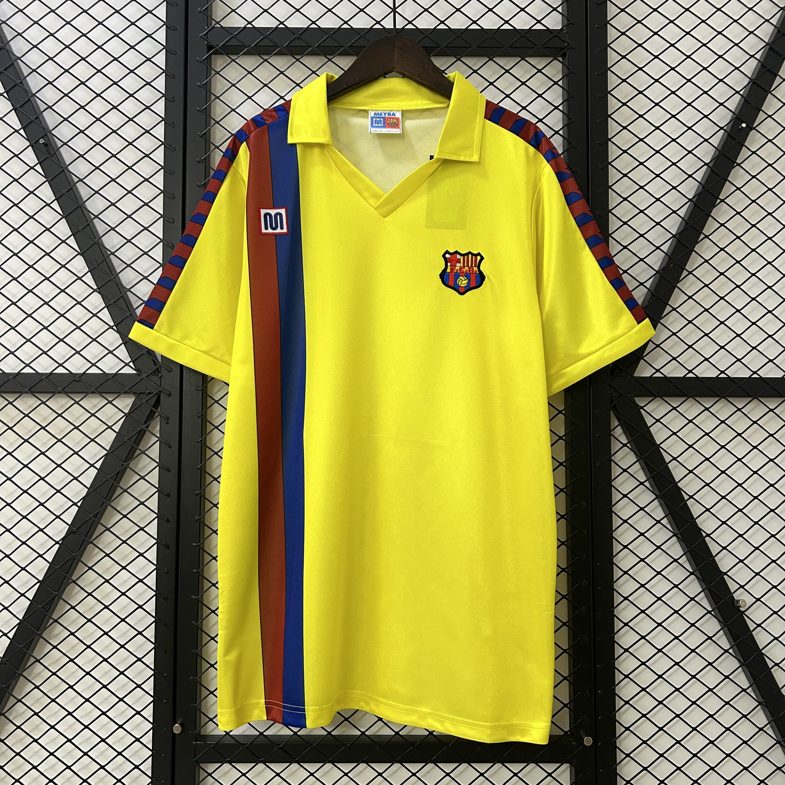 Barcelona 1982/84 Away Retro Jersey (Fan Version)