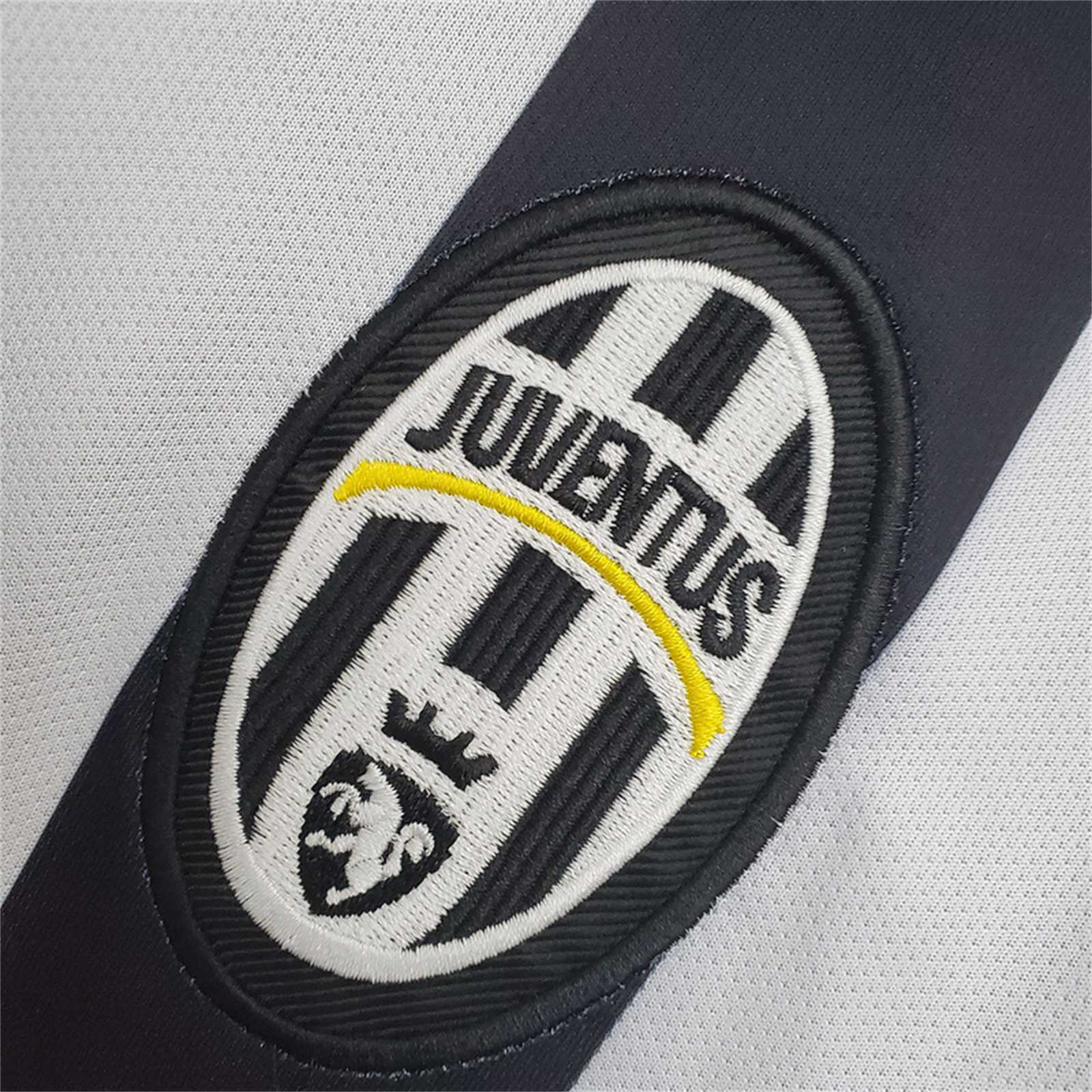 Juventus 2014/15 Home Retro Jersey (Fan Version) - Image 4