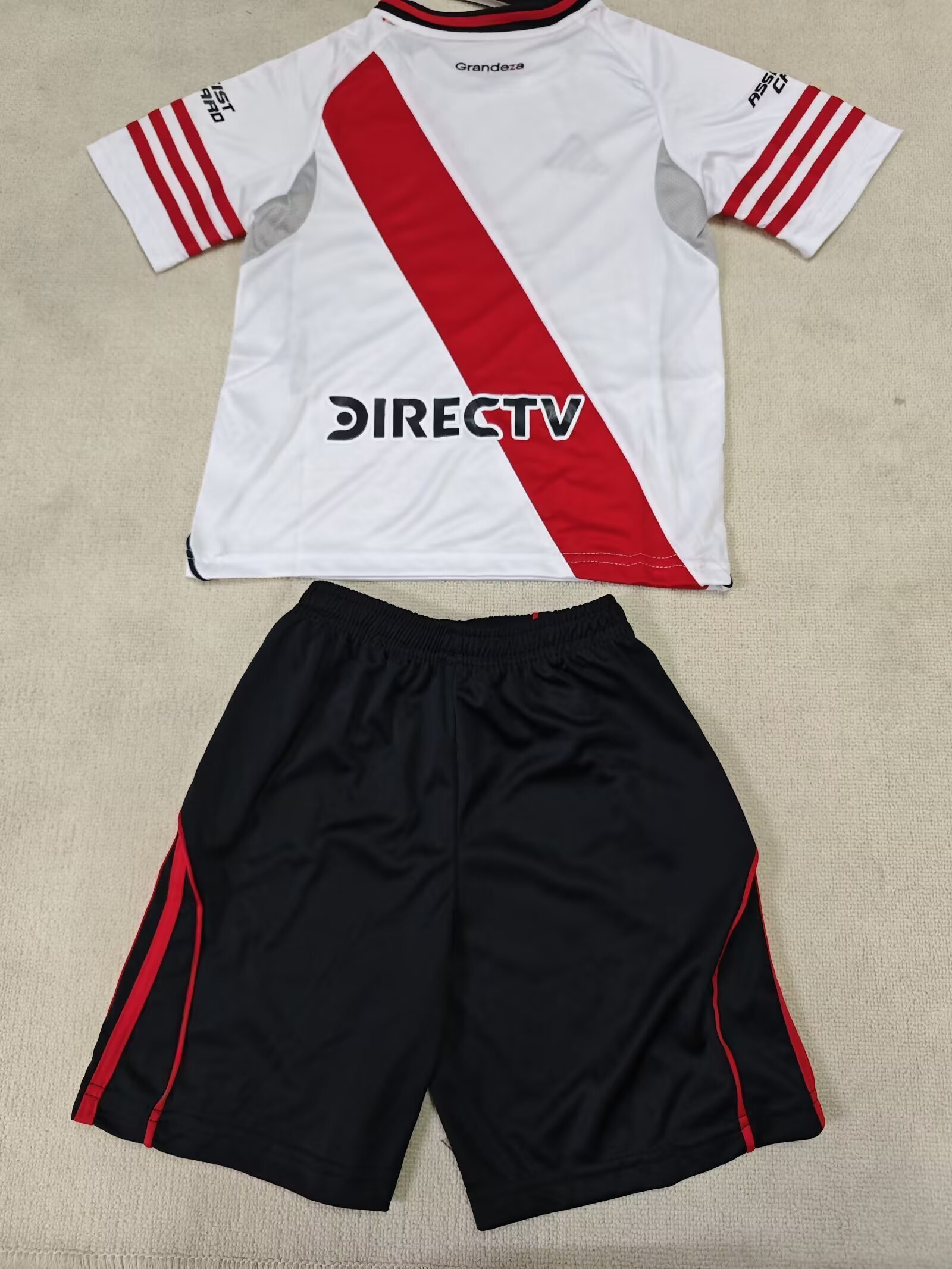 River Plate 2025/26 Home Kids Kit - Image 4