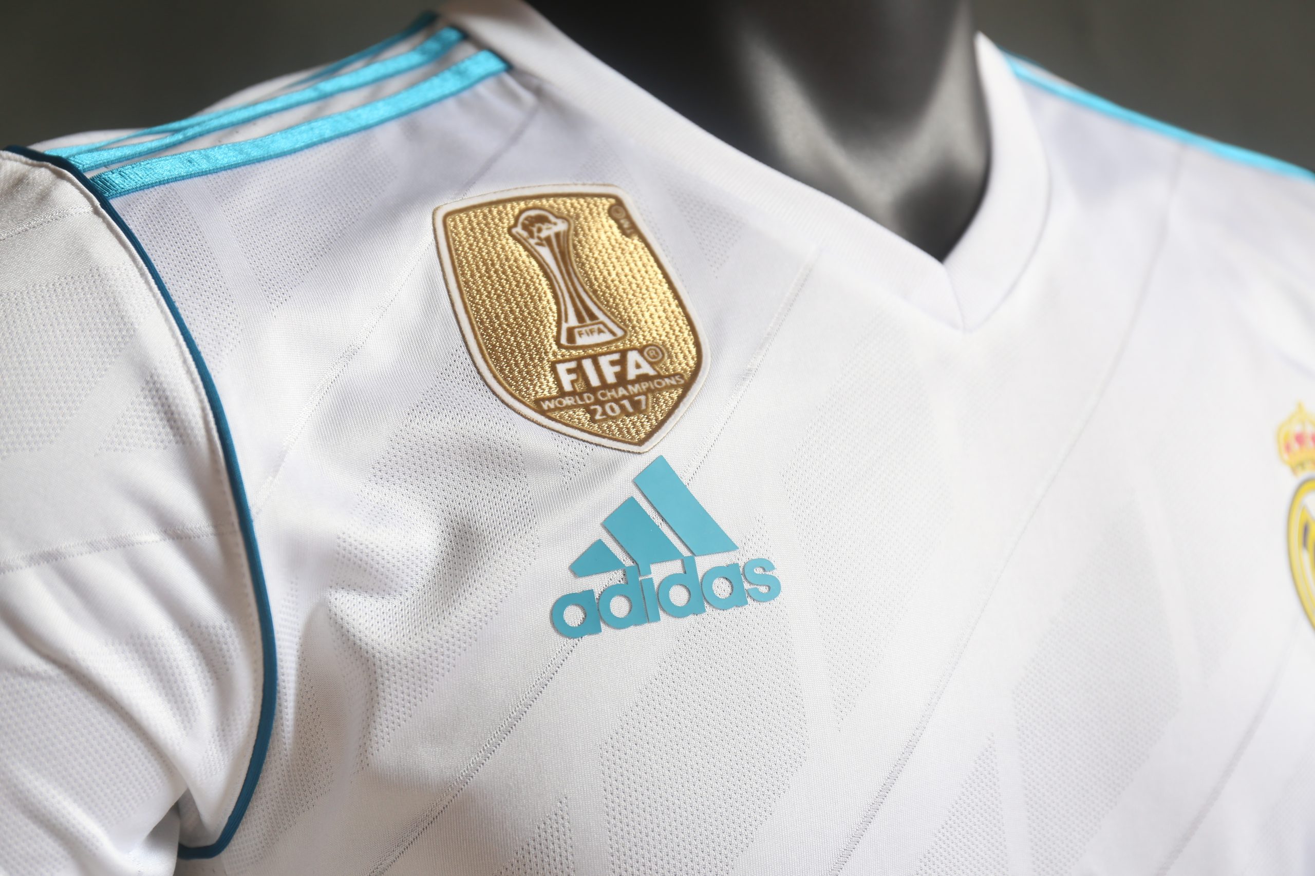 Real Madrid 2017/18 Home Retro Jersey (Player Version) - Image 3
