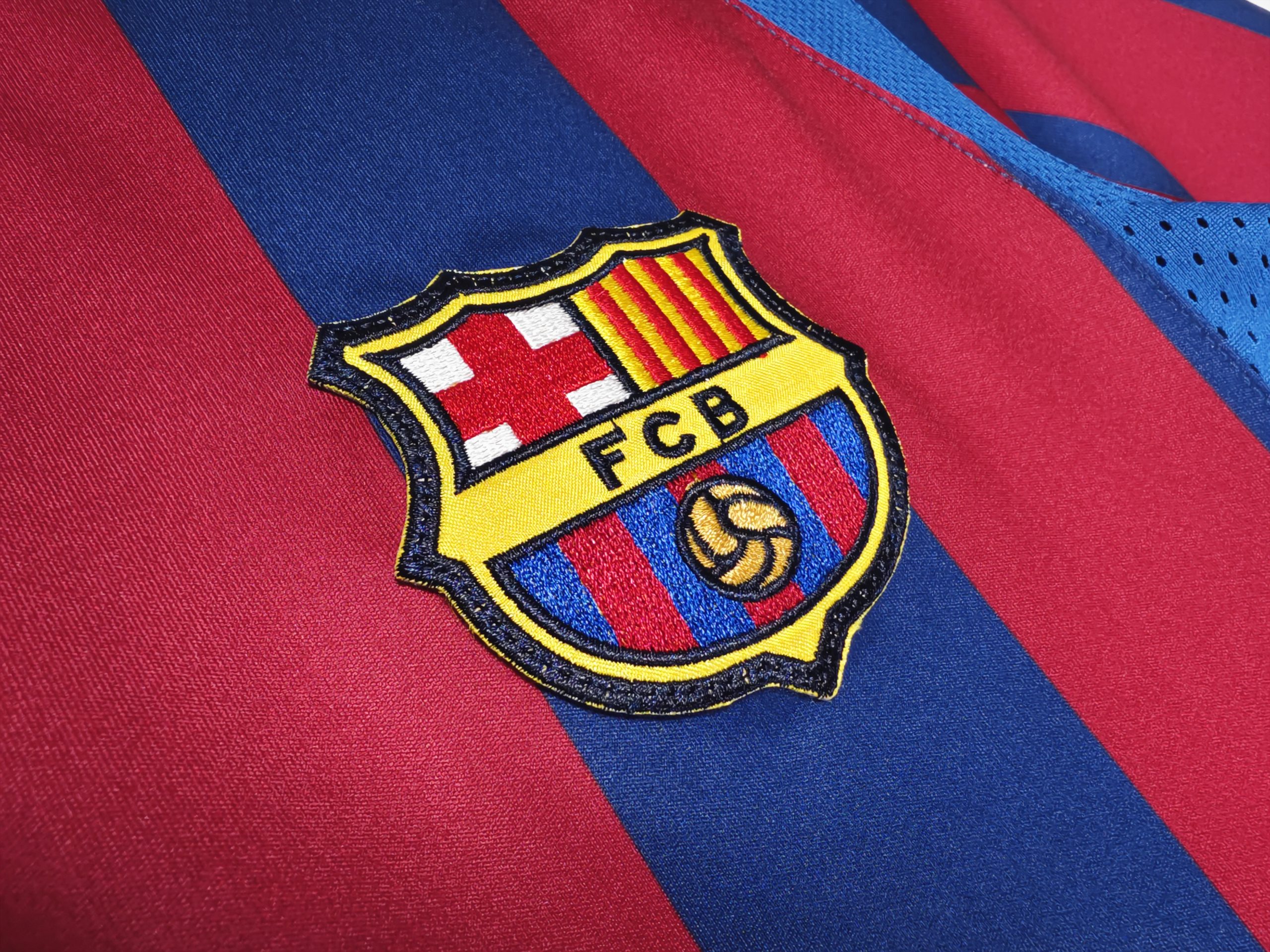 Barcelona 2005/06 Home Retro Jersey - Image 4
