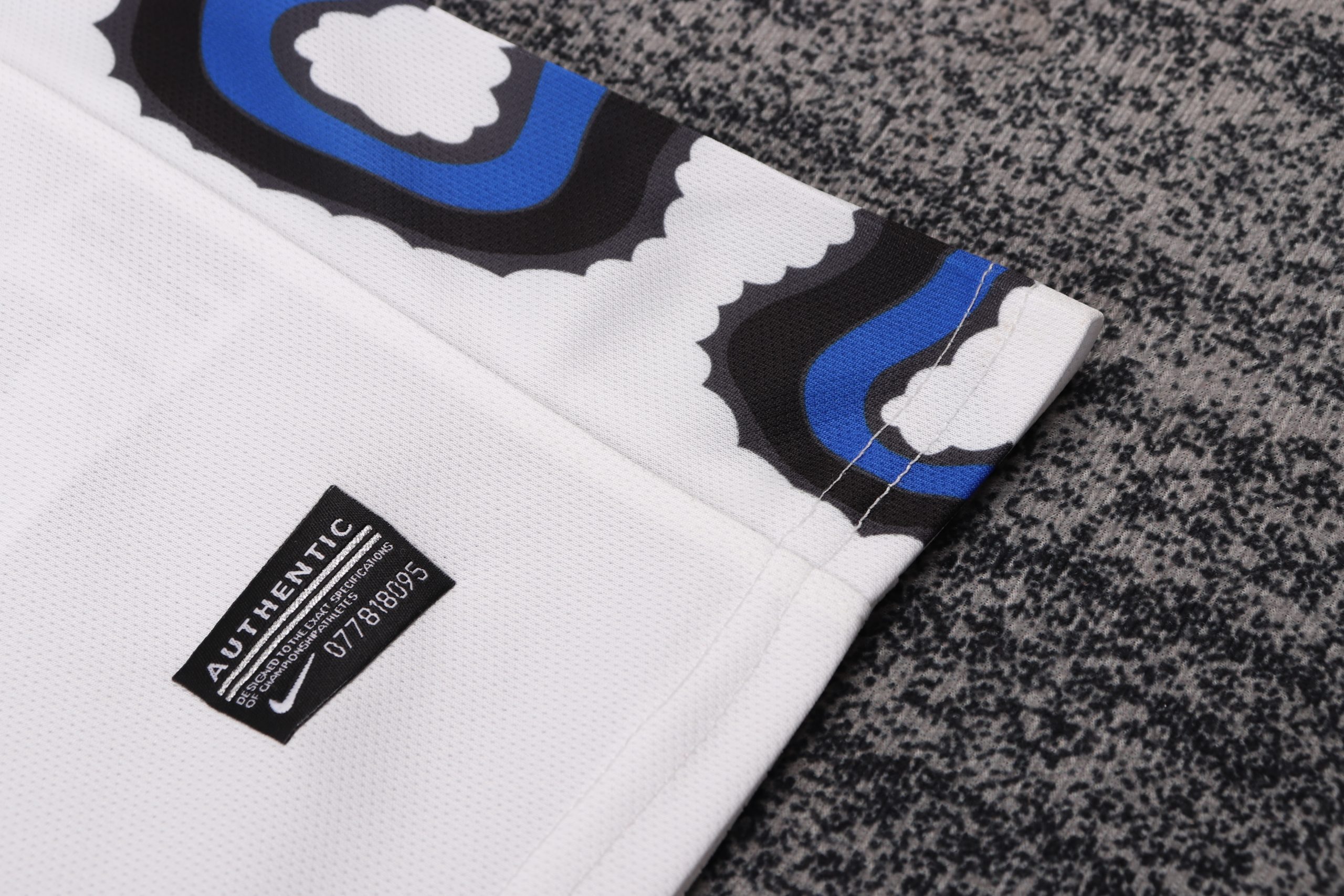 Inter Milan 2010/11 Away Kids Kit - Image 5
