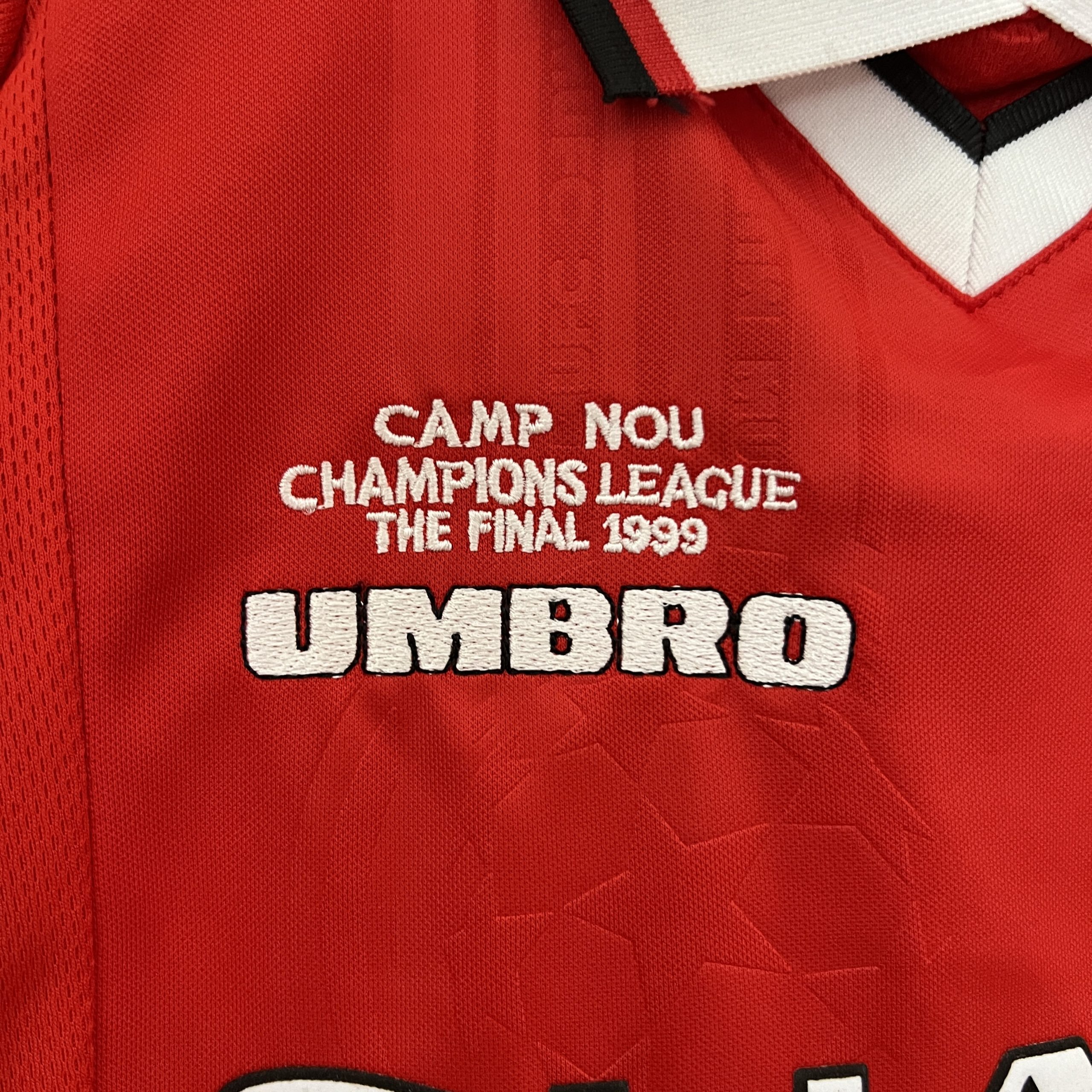 Manchester United 1999/00 Home Kids Kit - Image 2