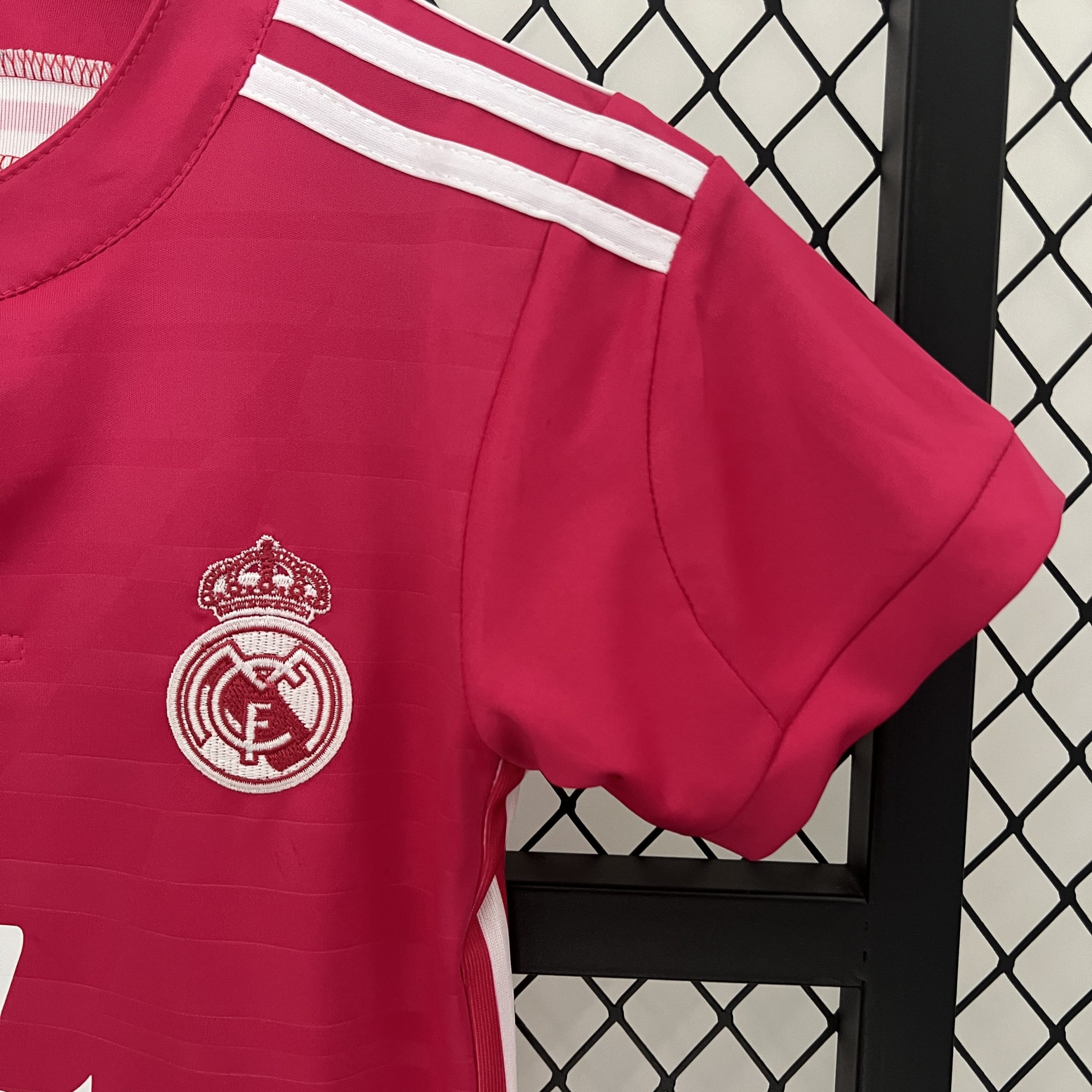 Real Madrid 2014/15 Away Kids Kit - Image 5