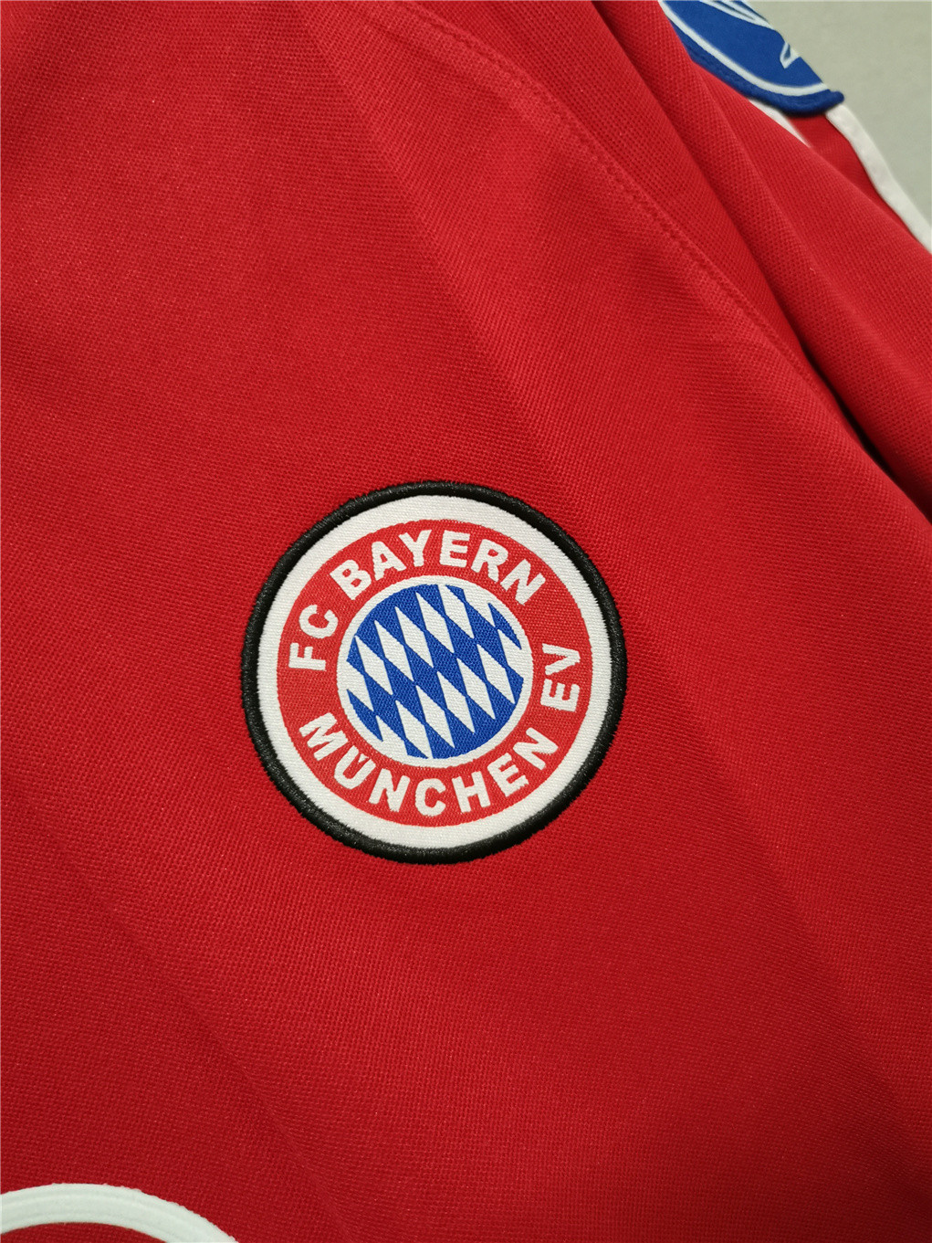 Bayern Munich 2000/01 Champions League Home Retro Jersey - Image 5