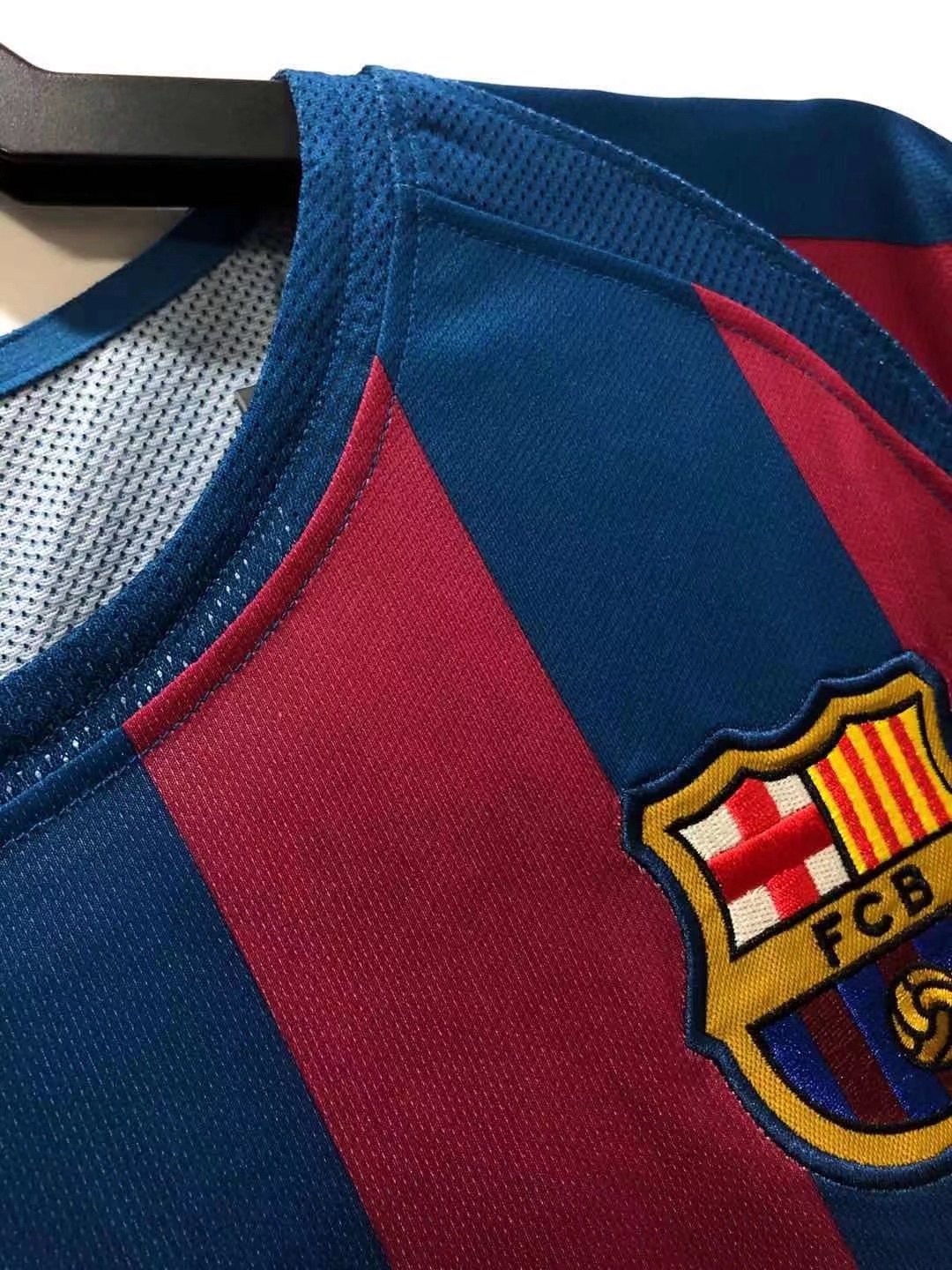 Barcelona 2005/06 Champions League Home Retro Jersey (Fan Version) - Image 3