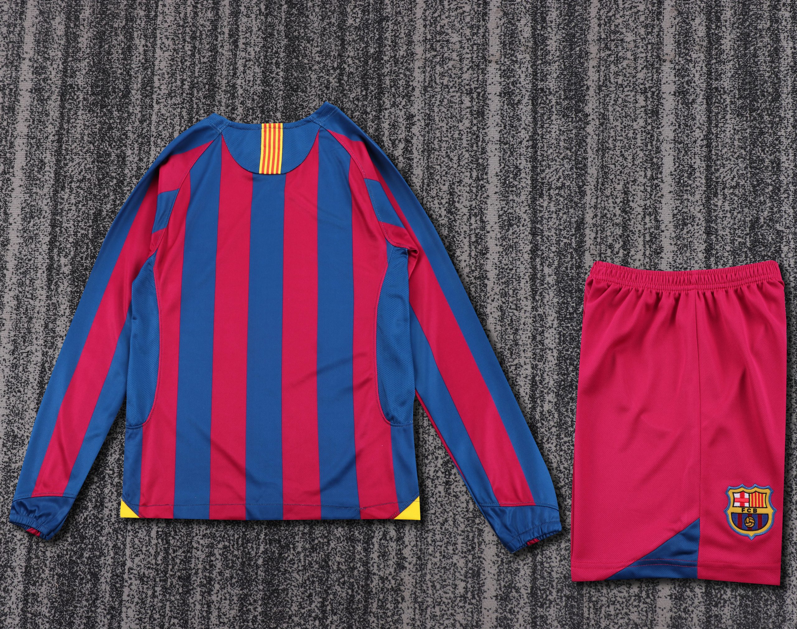 Barcelona 2005/06 Home Retro Kids Jersey (Long Sleeve) - Image 2