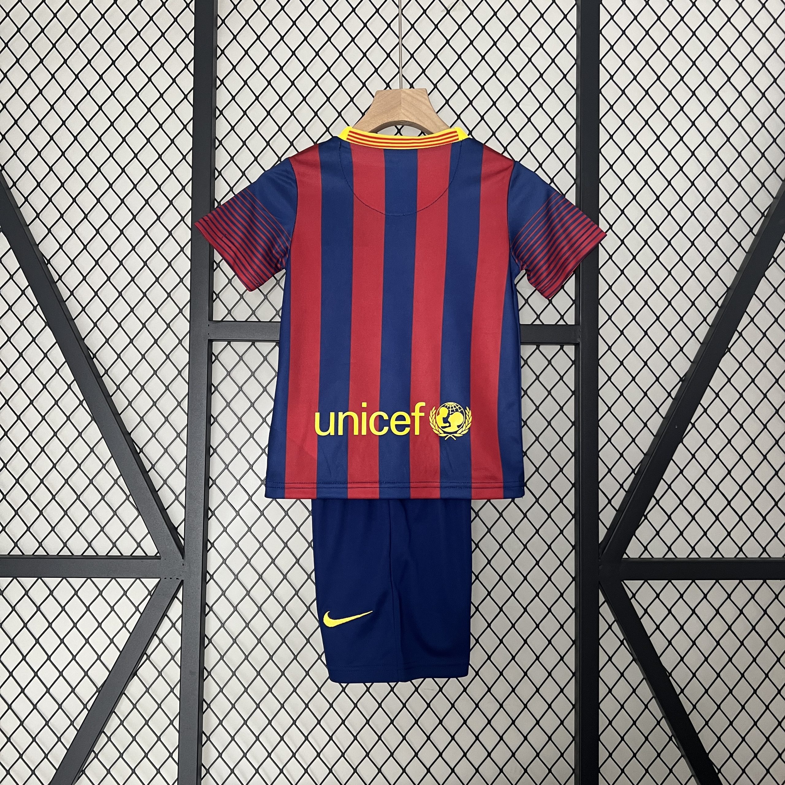 Barcelona 2013/14 Home Kids Kit - Image 2