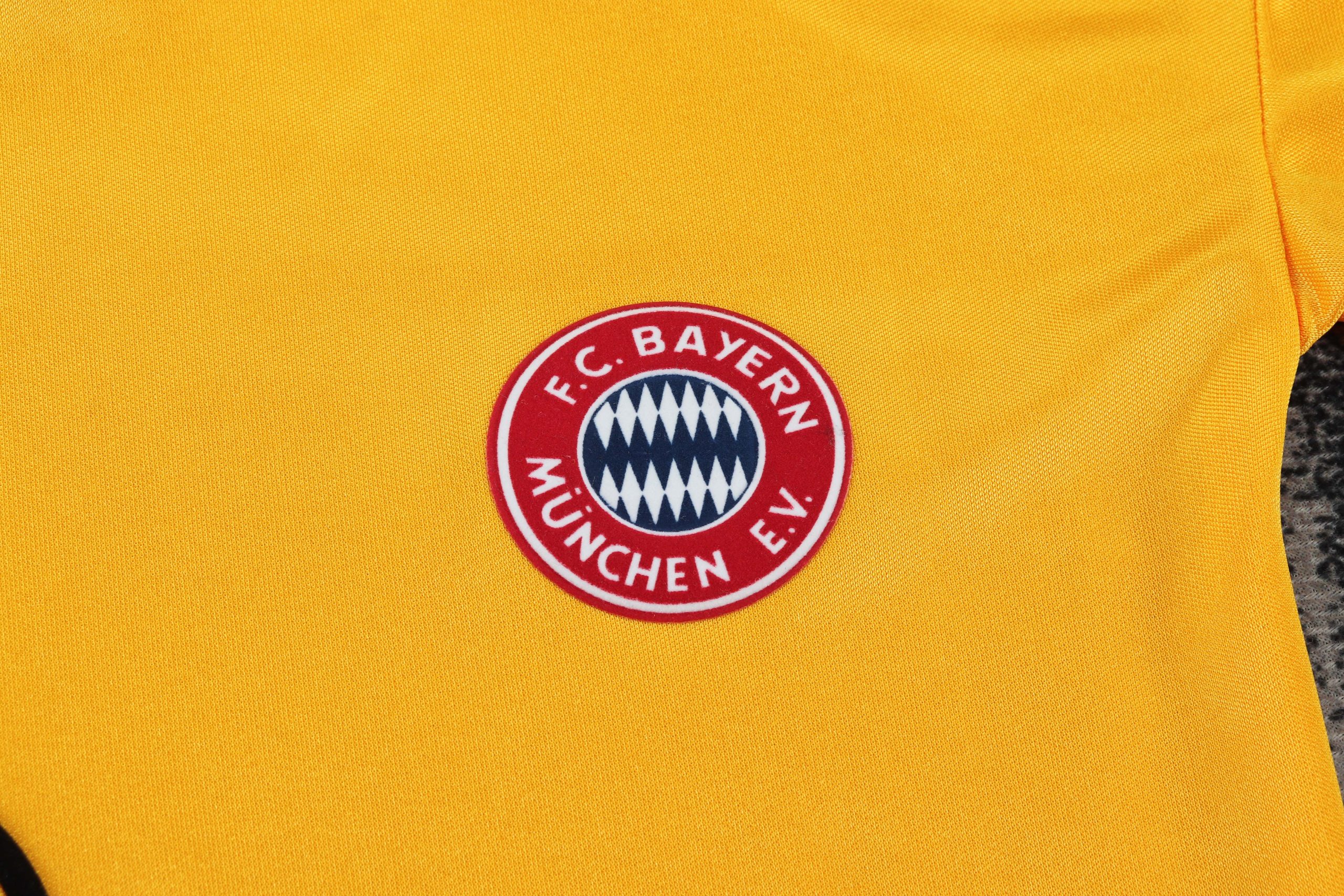 Bayern Munich 1993/95 Away Kids Kit - Image 5