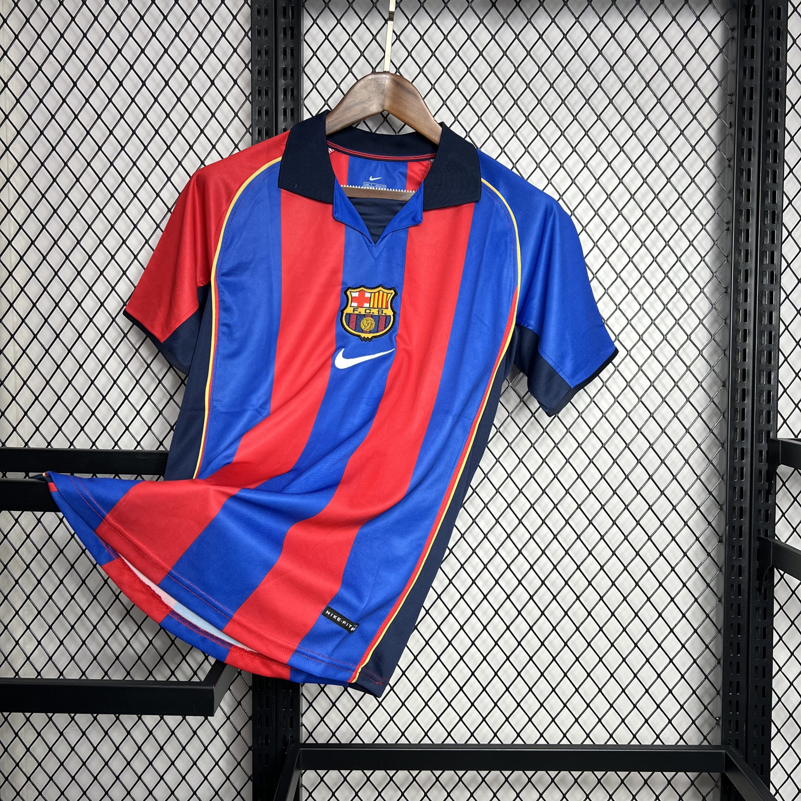 Barcelona 2001/02 Home Retro Jersey - Image 4