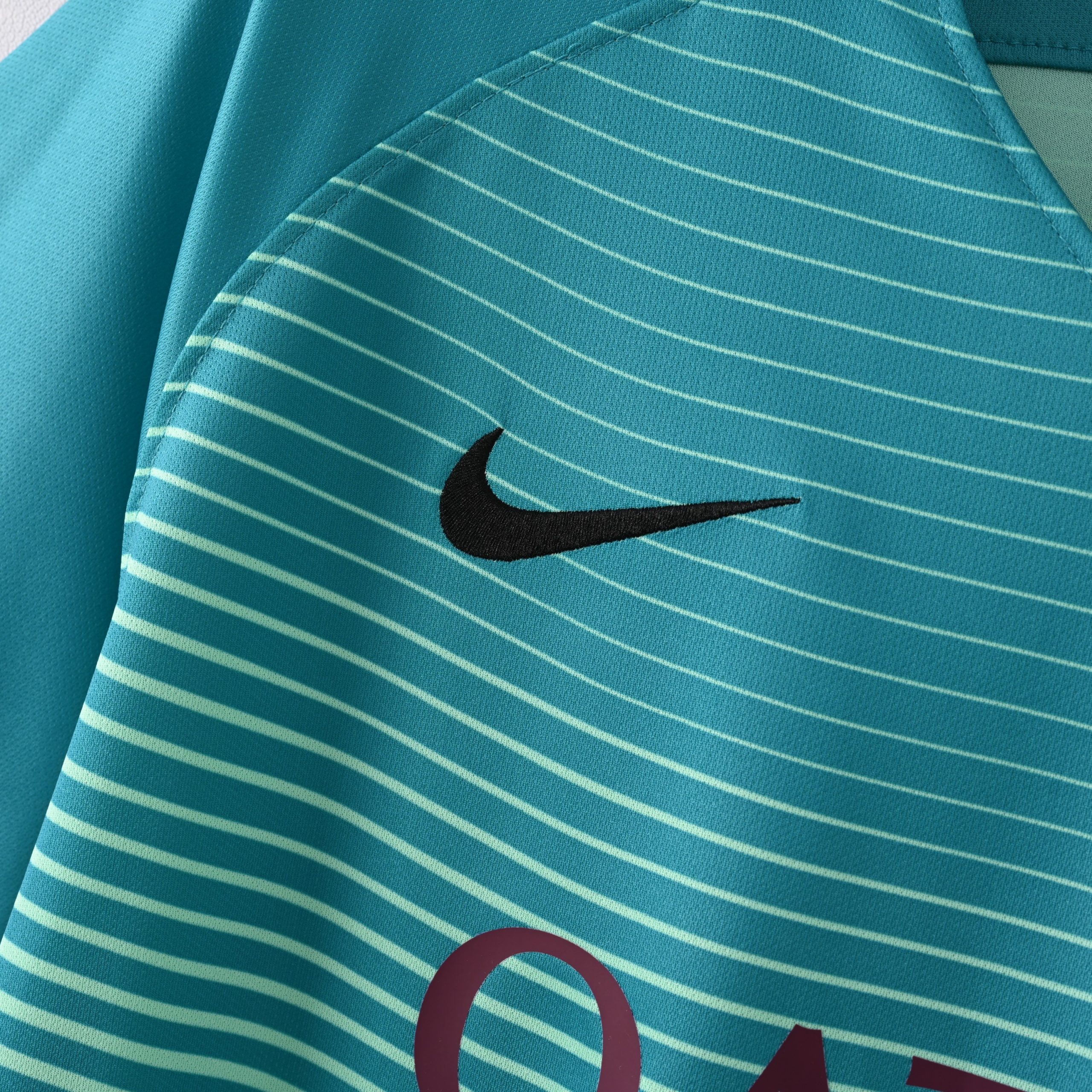 Barcelona 2016/17 Third Retro Jersey (Fan Version) - Image 4