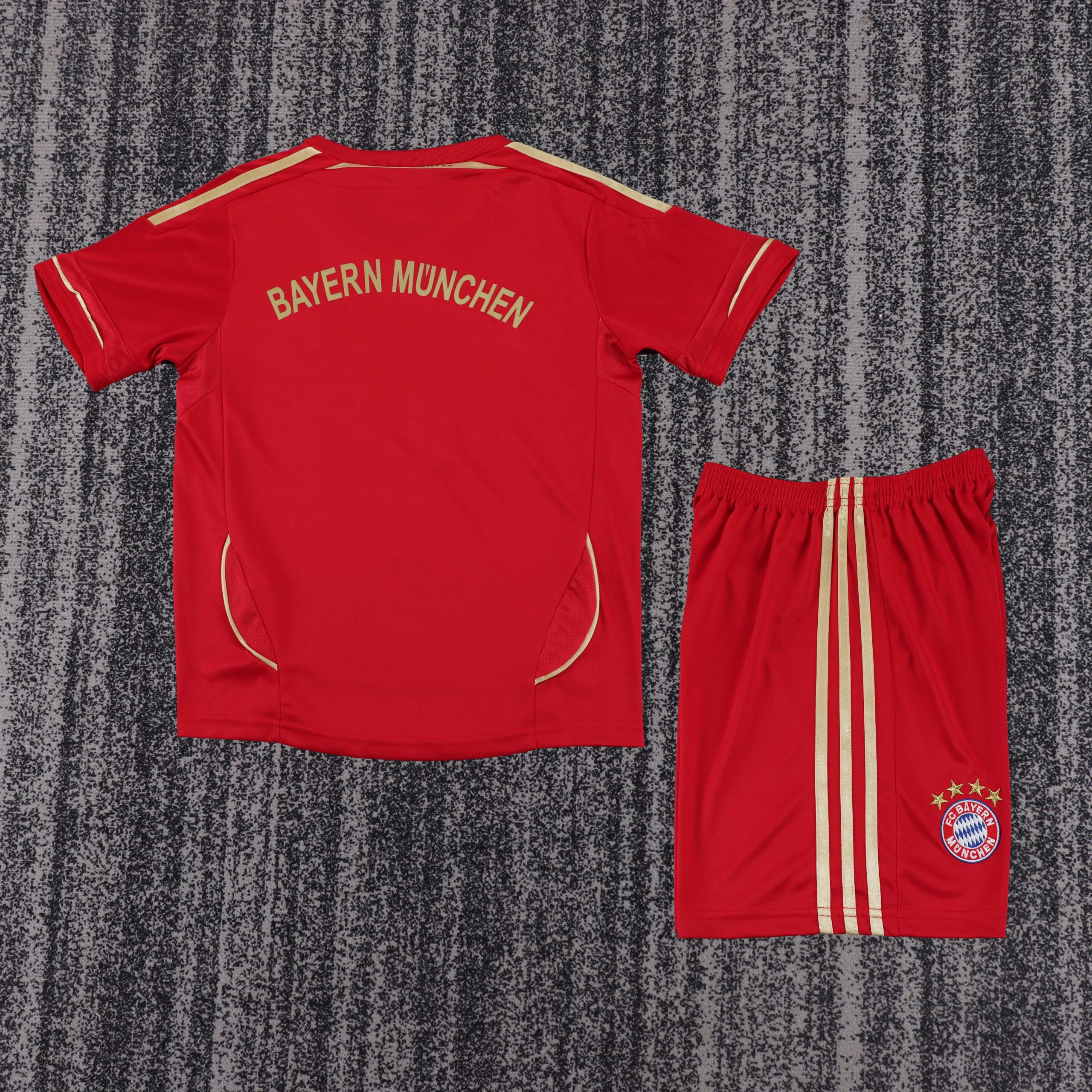 Bayern Munich 2012/13 Home Kids Kit - Image 2