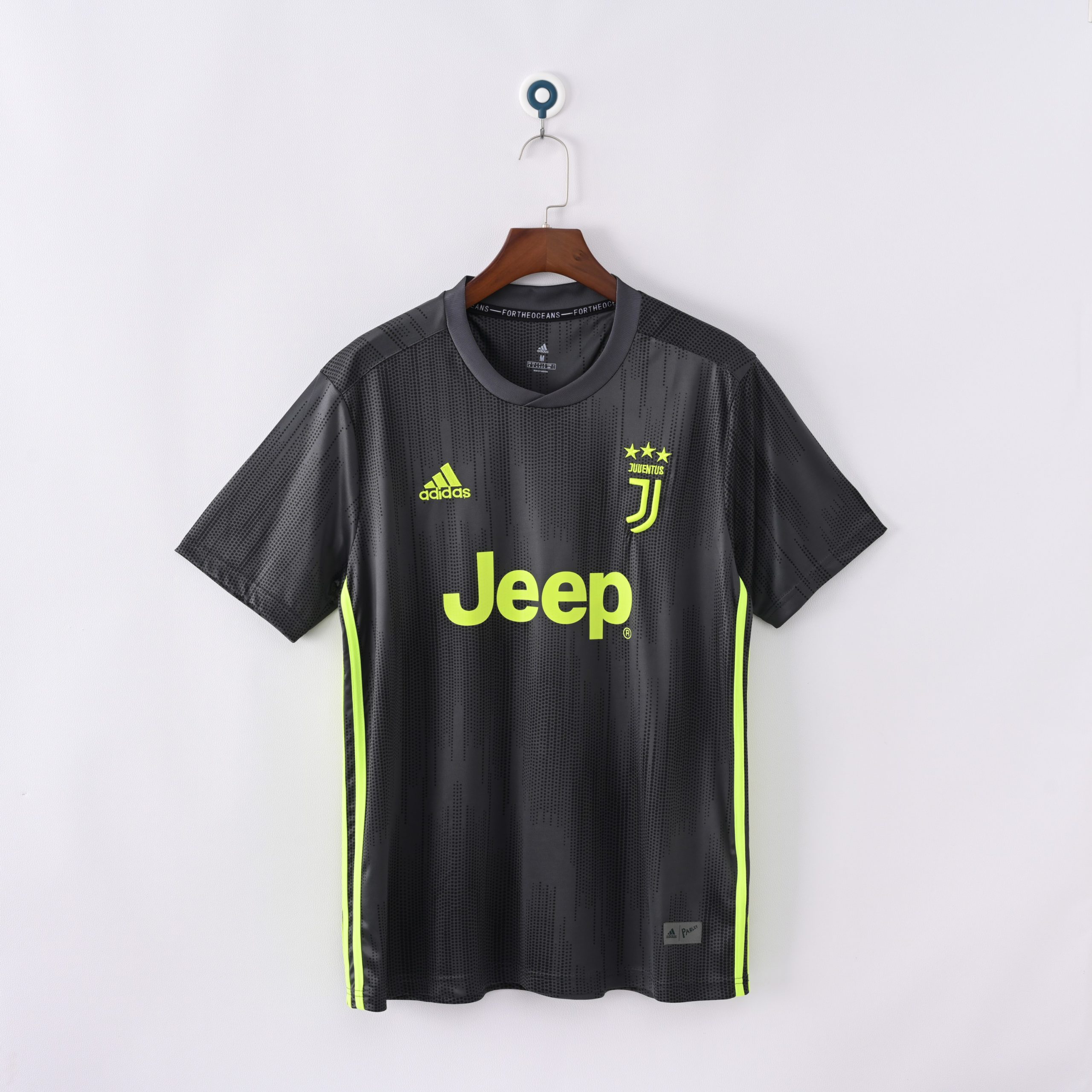 Juventus 2018/19 Away Retro Jersey (Fan Version)