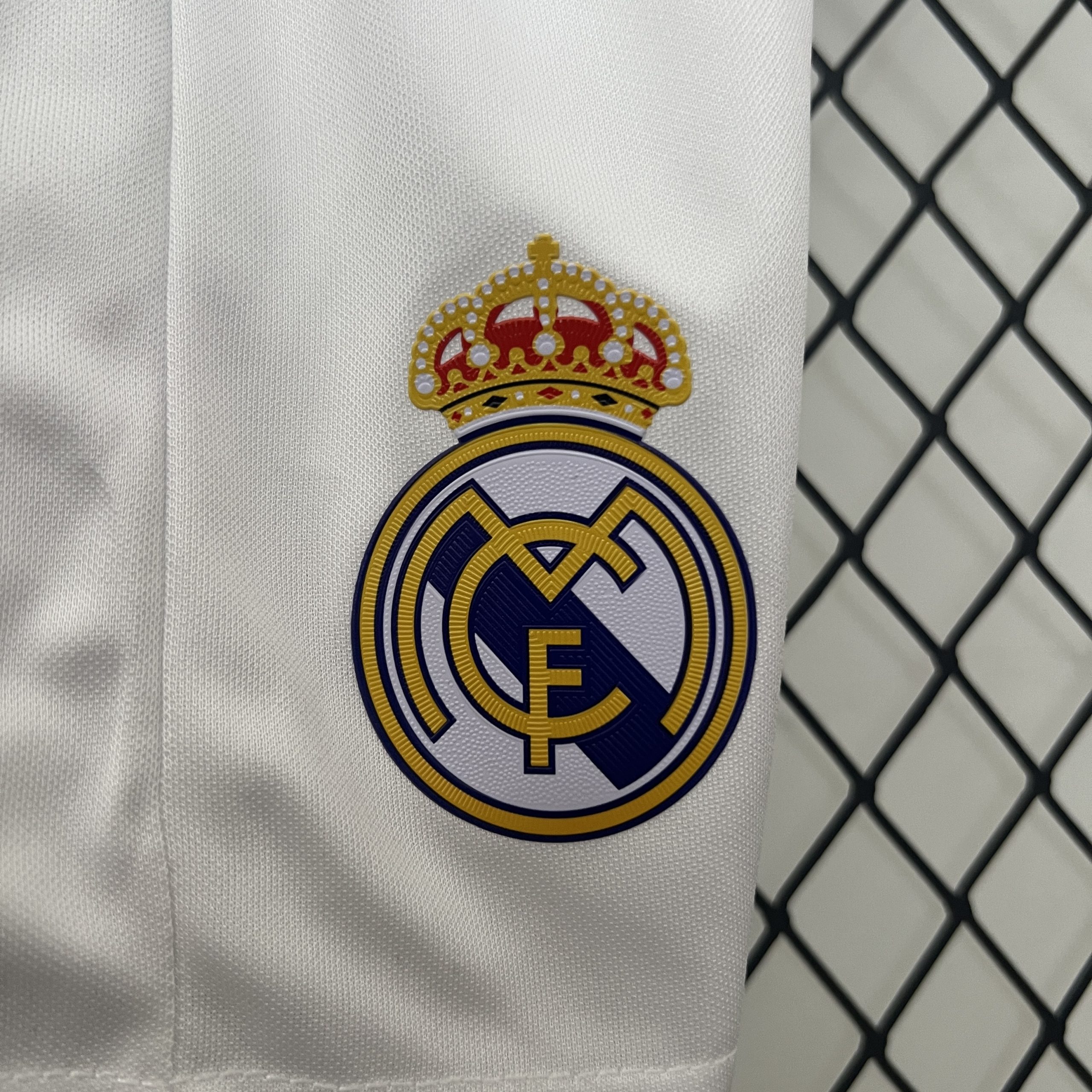 Real Madrid 2016/17 Home Kids Kit - Image 3