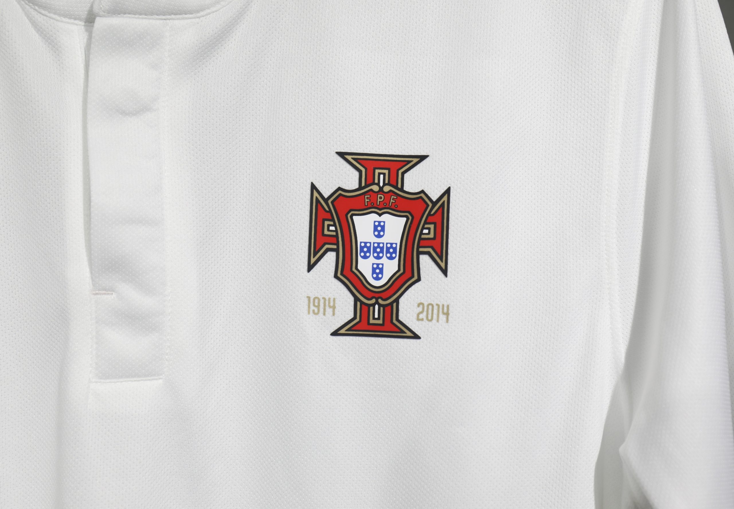 Portugal 2014 World Cup Away Retro Jersey (Player Version, Long Sleeve) - Image 4