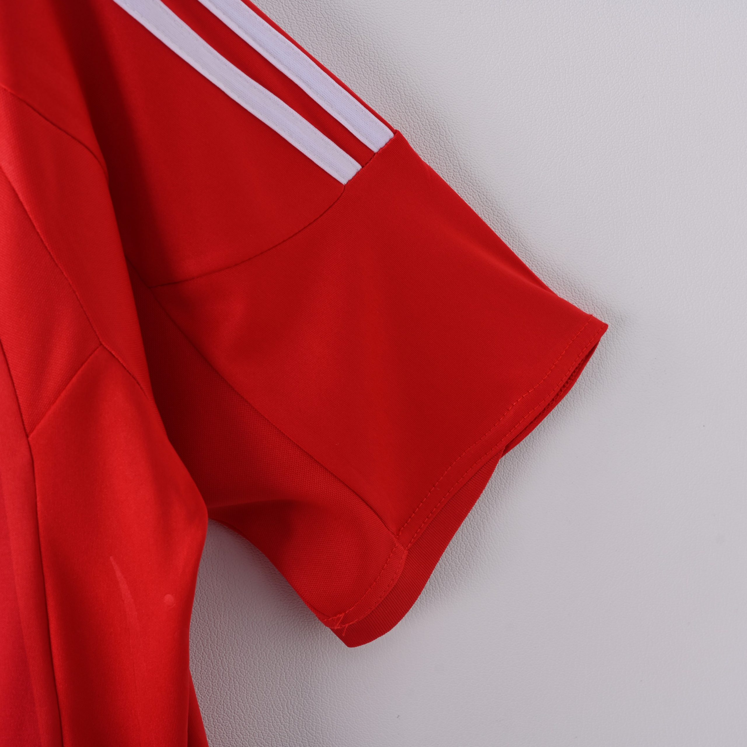 Liverpool 2008/09 Home Retro Jersey - Image 5