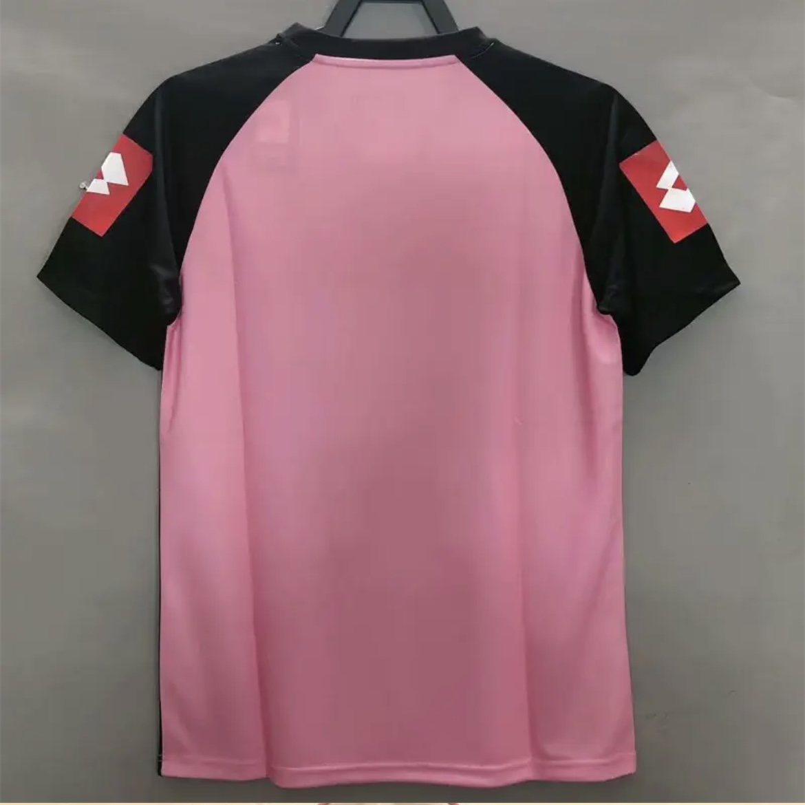 2002/03 Juventus Goalkeeper Retro Jersey Pink Fan Version - Image 4