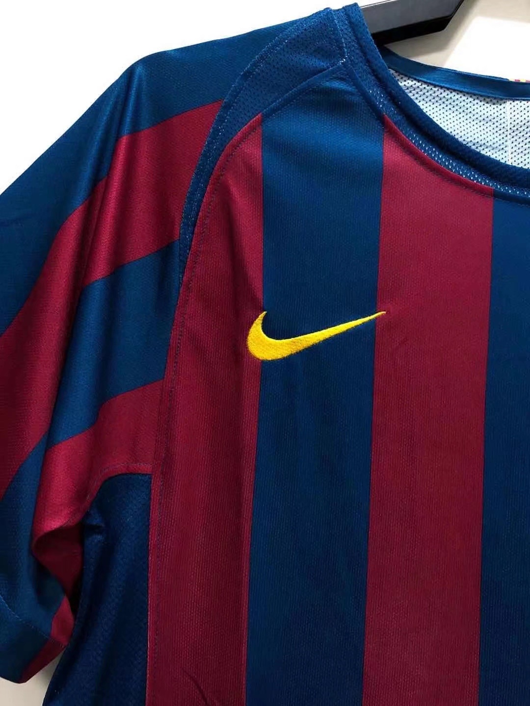Barcelona 2005/06 Champions League Home Retro Jersey (Fan Version) - Image 4