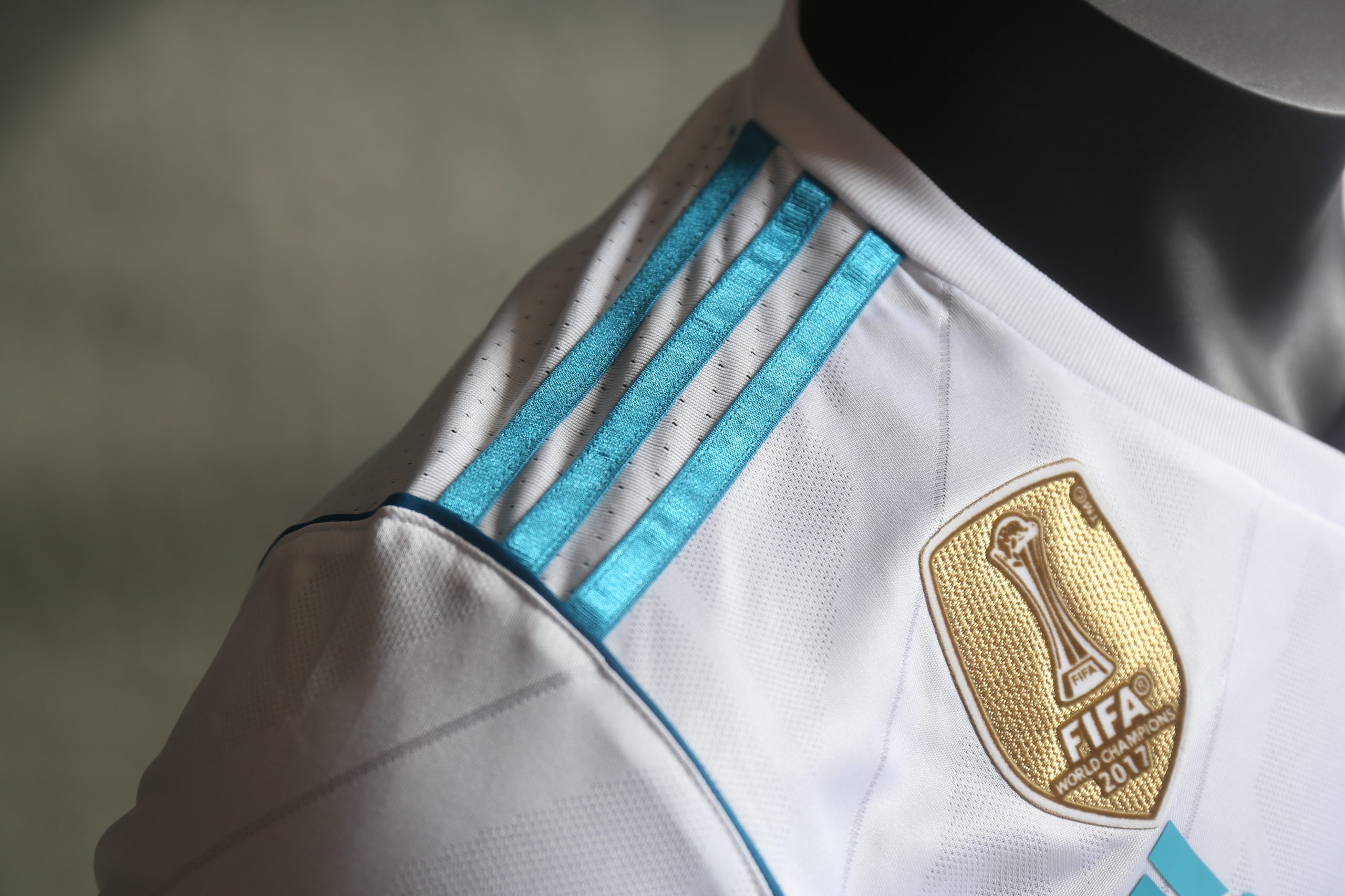 Real Madrid 2017/18 Home Retro Jersey (Player Version) - Image 5