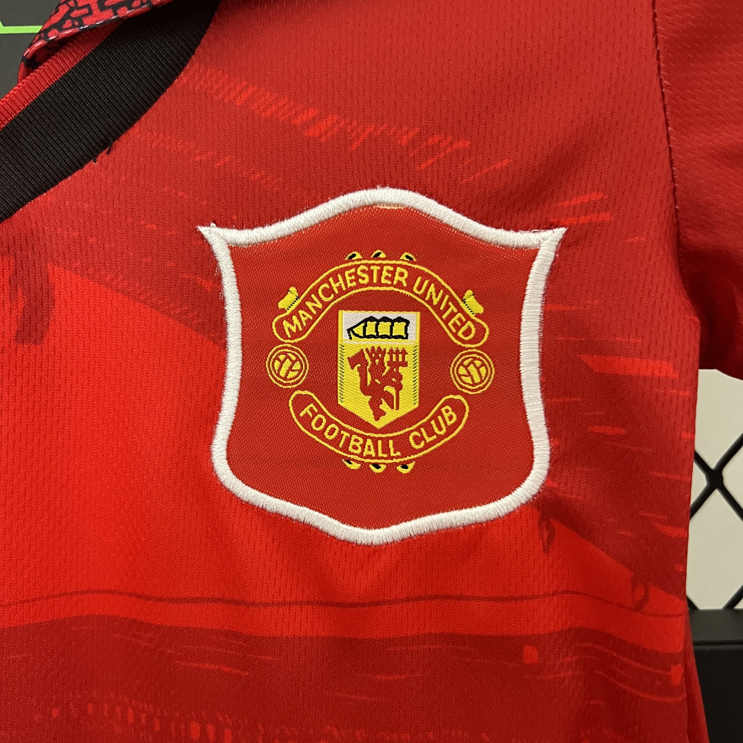 Manchester United 1994/96 Home Kids Kit - Image 3