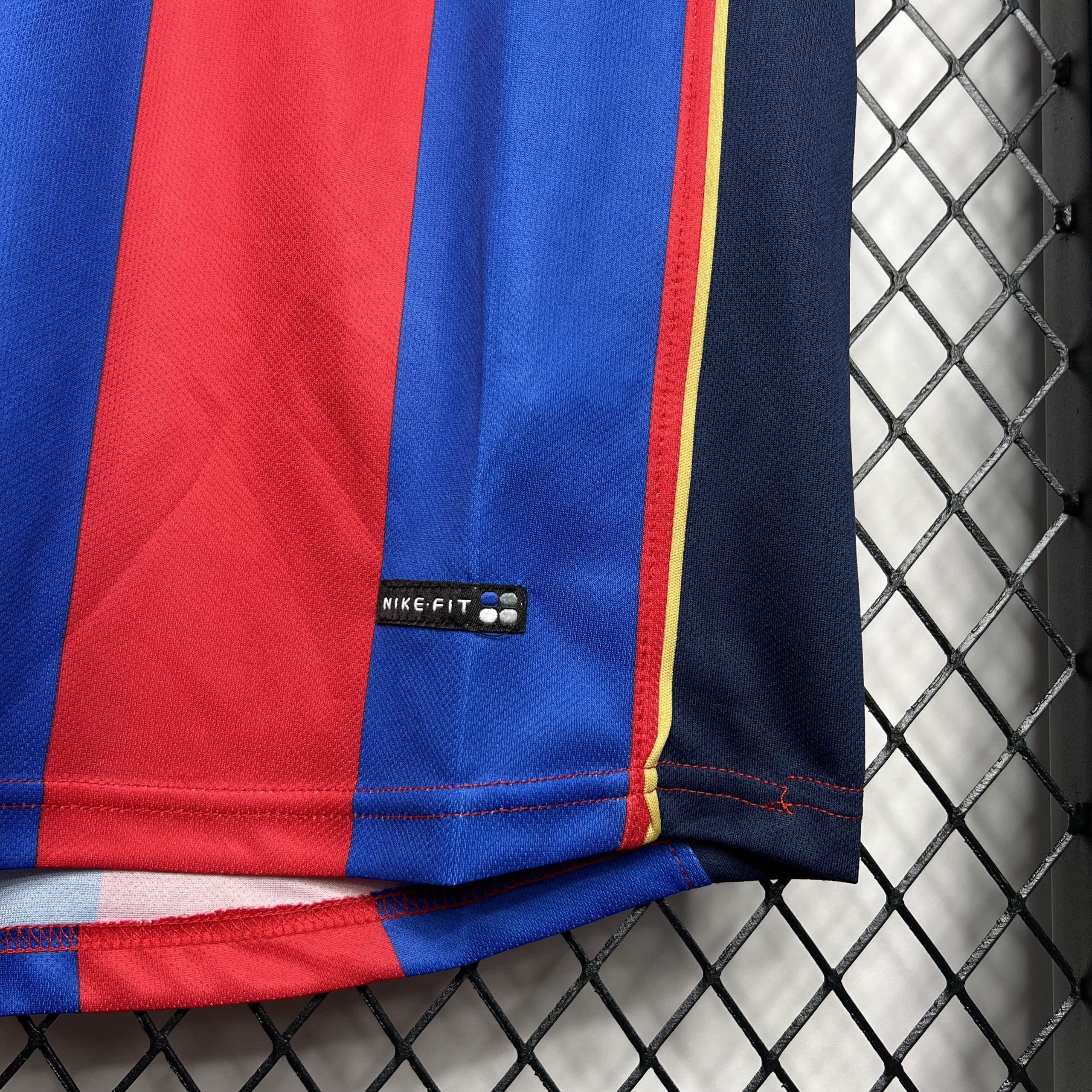 Barcelona 2001/02 Home Retro Jersey - Image 3
