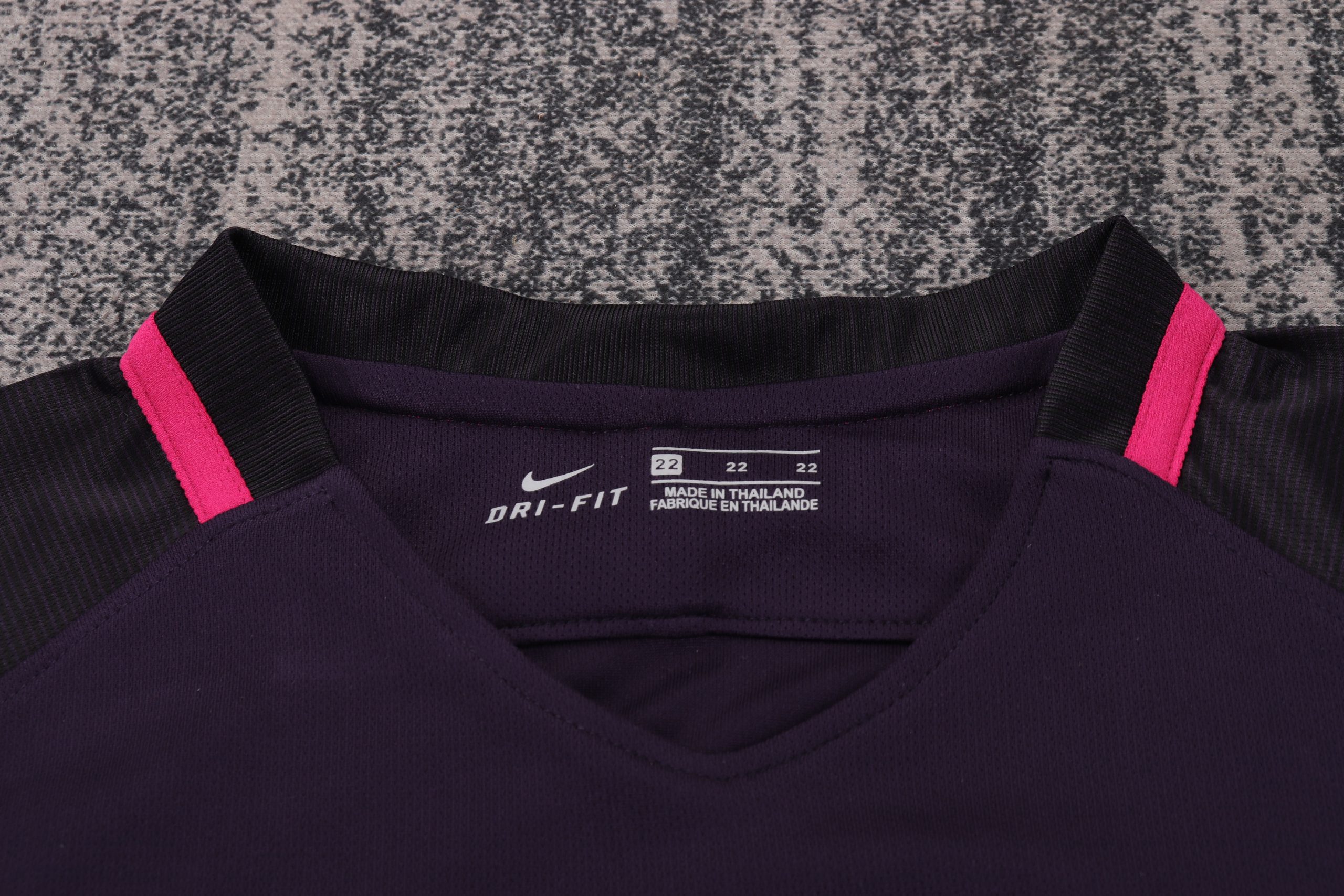 Barcelona 2016/17 Away Kids Kit - Image 3