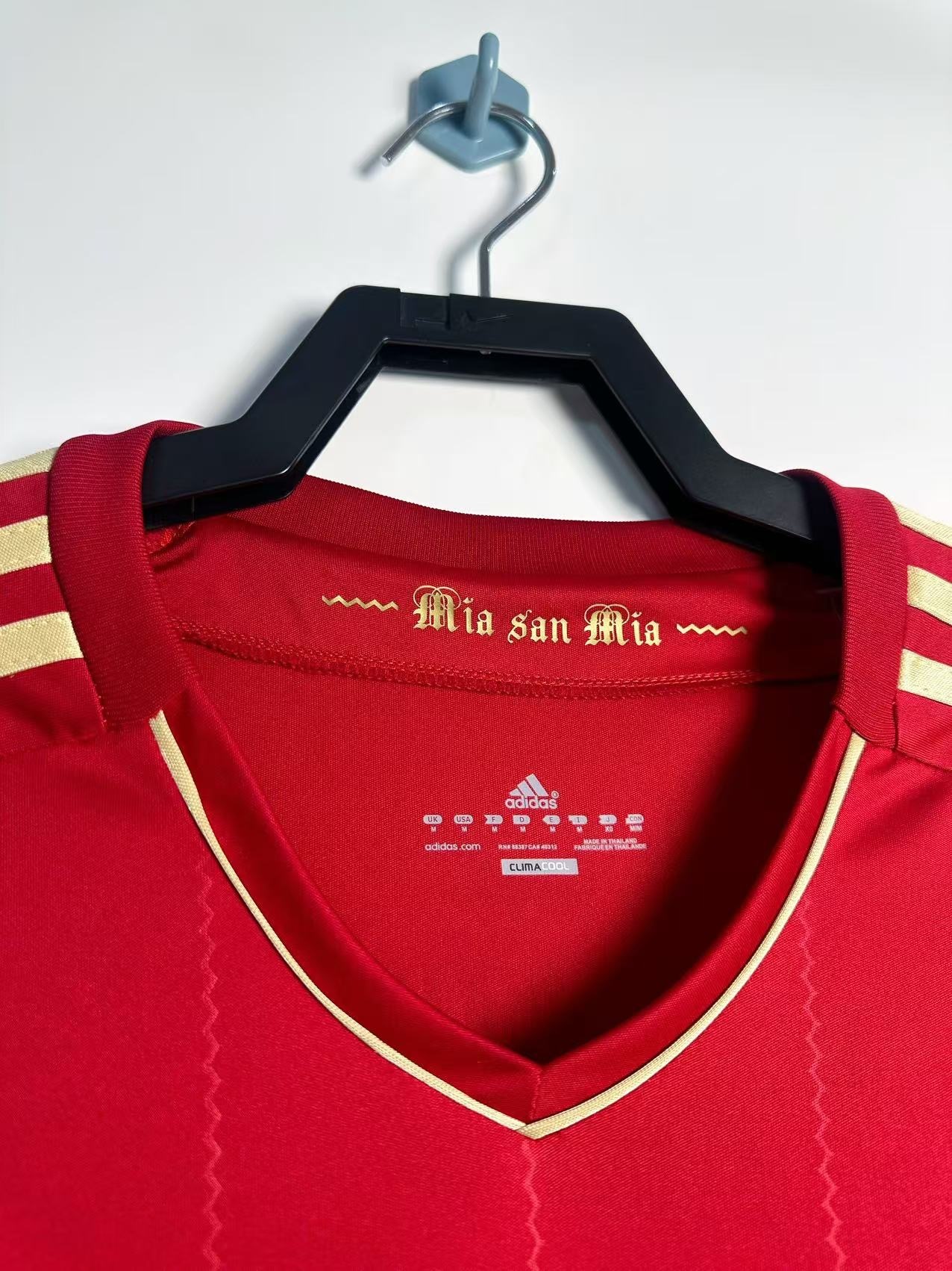 Bayern Munich 2012/13 Home Retro Jersey (Fan Version) - Image 3