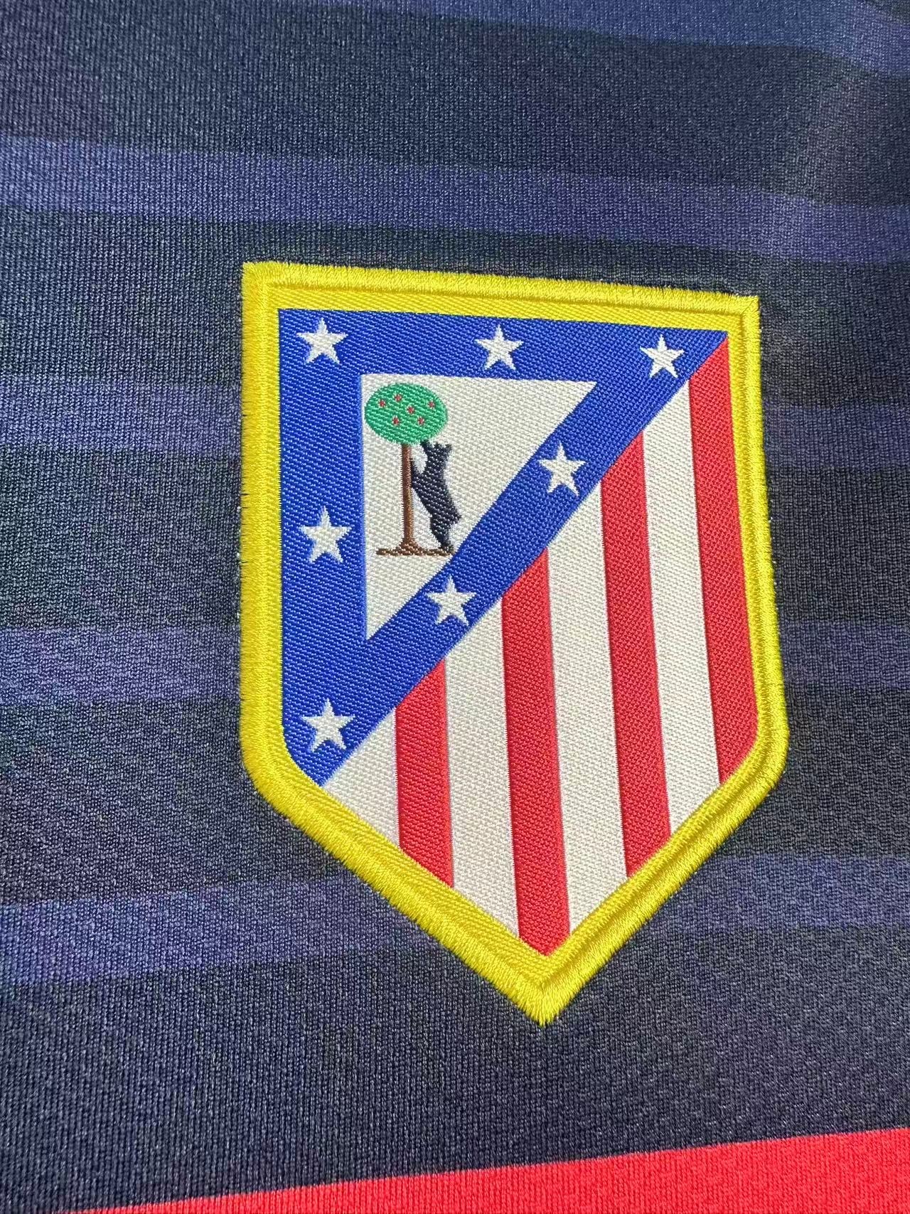 Atletico Madrid 2011/12 Away Retro Jersey (Fan Version) - Image 5