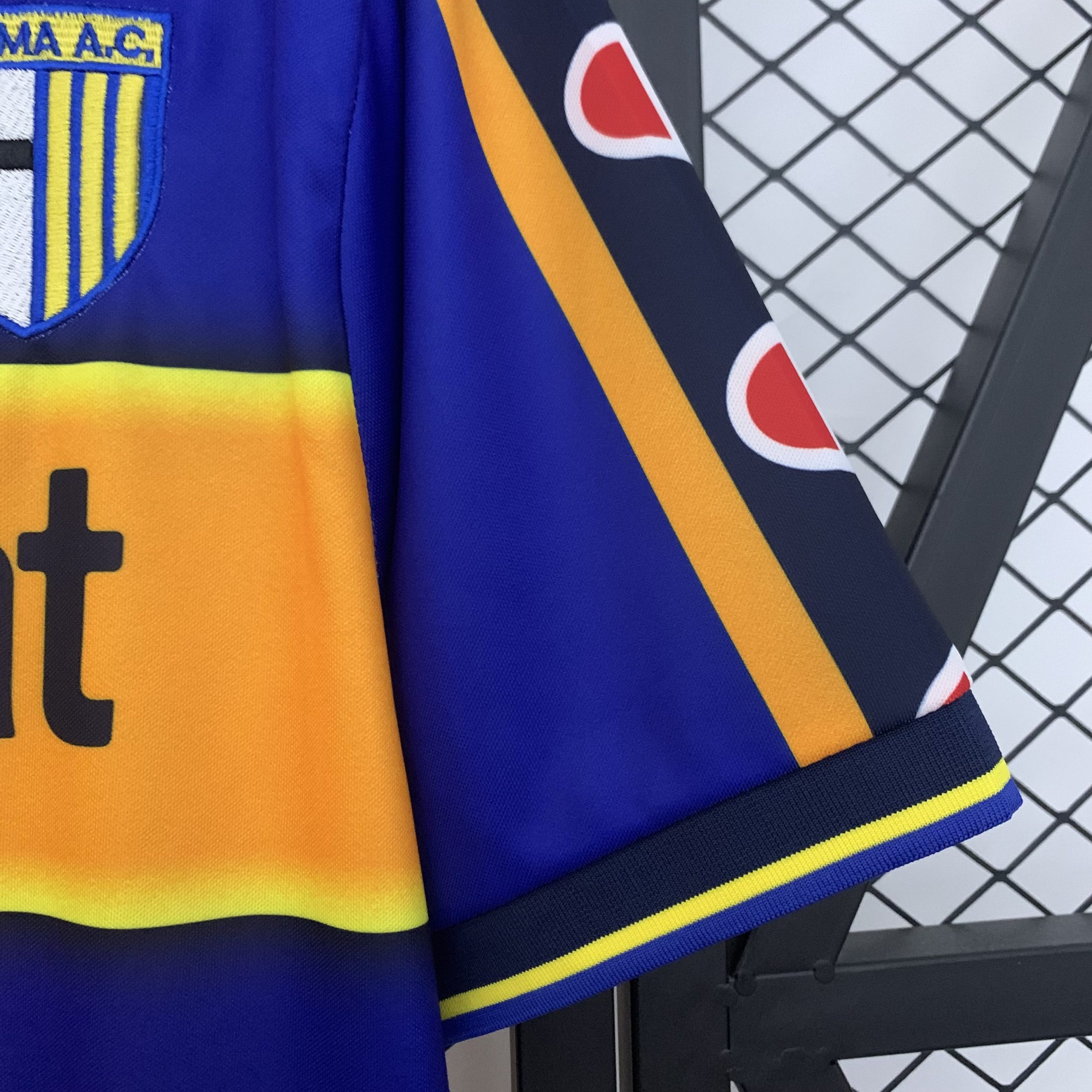 2002/03 Parma Calcio Home Retro Jersey Fan Version - Image 5