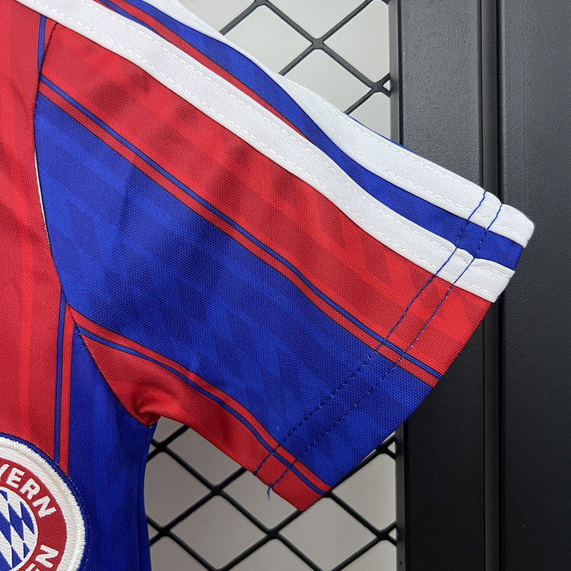 Bayern Munich 1995/97 Home Kids Kit - Image 5