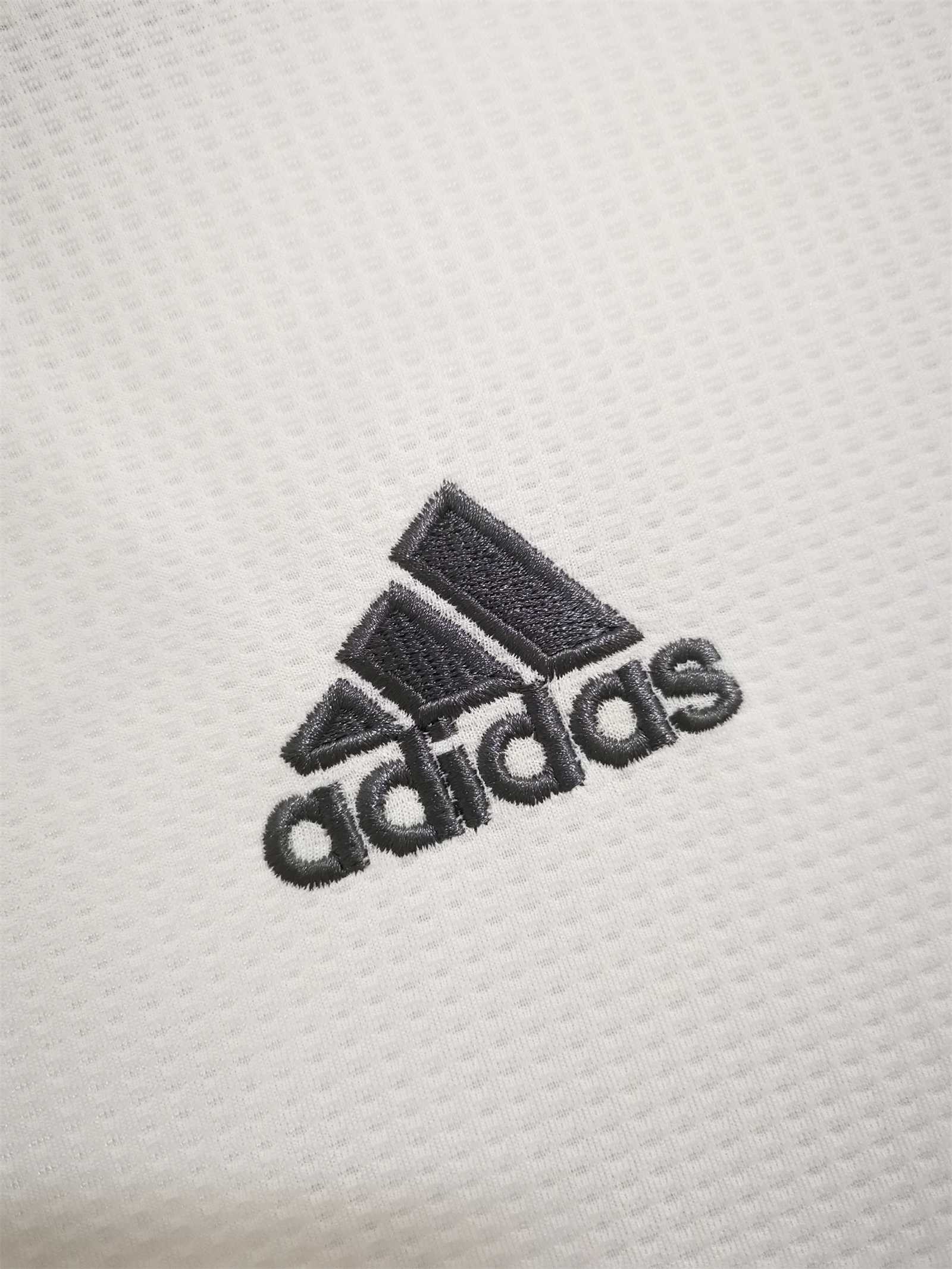 Real Madrid 2015/16 Home Retro Jersey (Fan Version, Long Sleeve) - Image 4