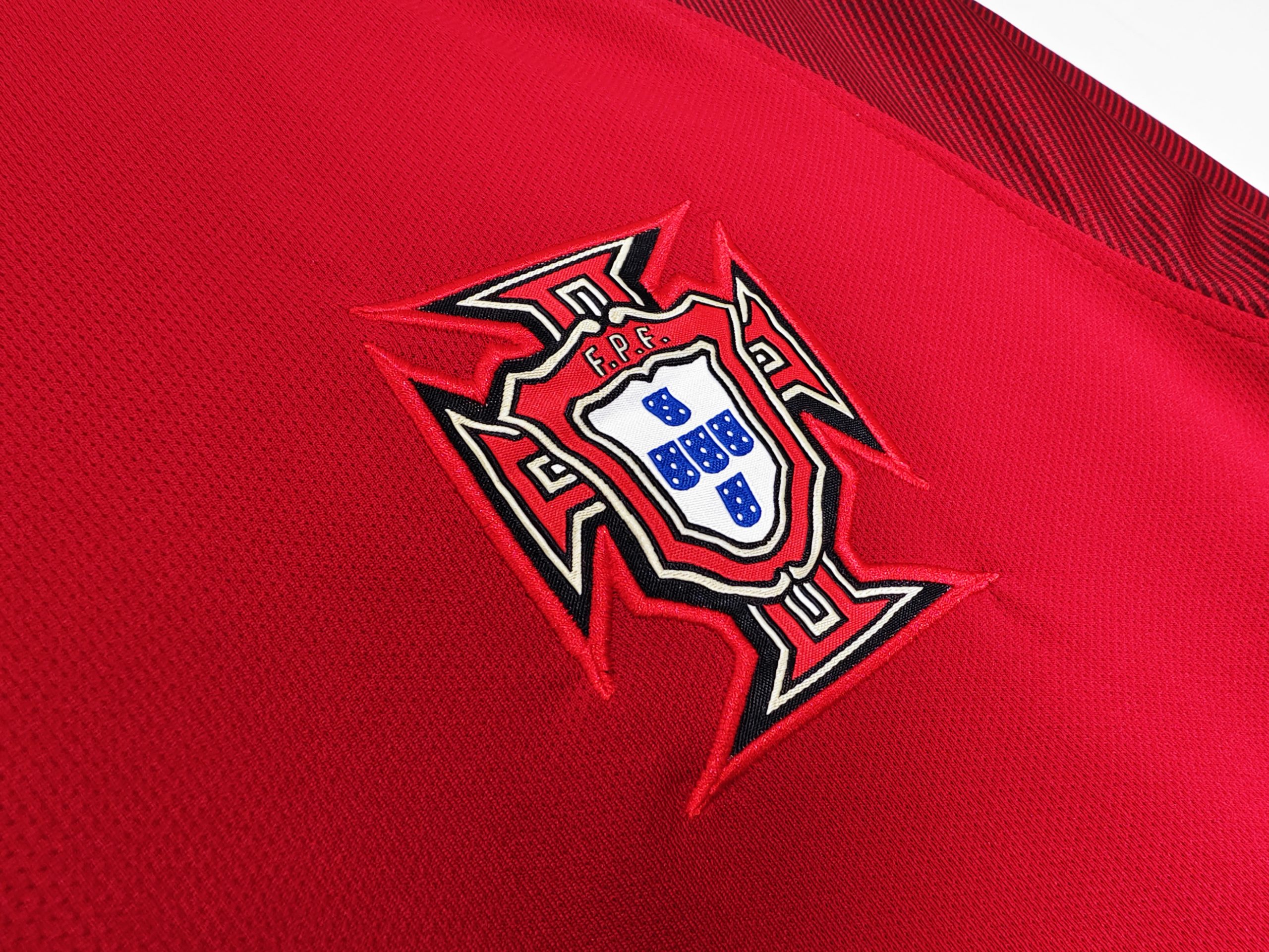 Portugal 2016 Euro Home Retro Jersey (Fan Version, Long Sleeve) - Image 4